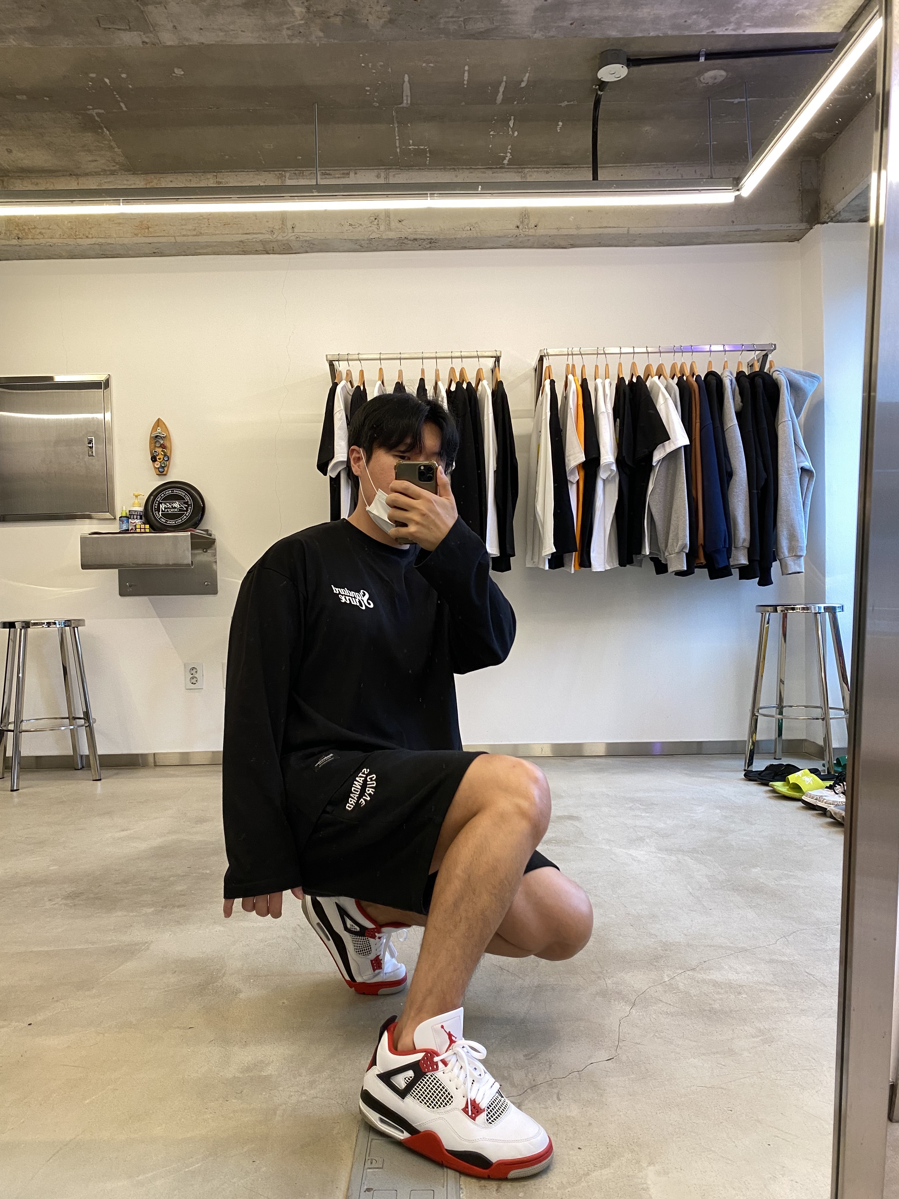 Jordan 4 Retro OG Fire Red 2020 착용 스타일 - 2