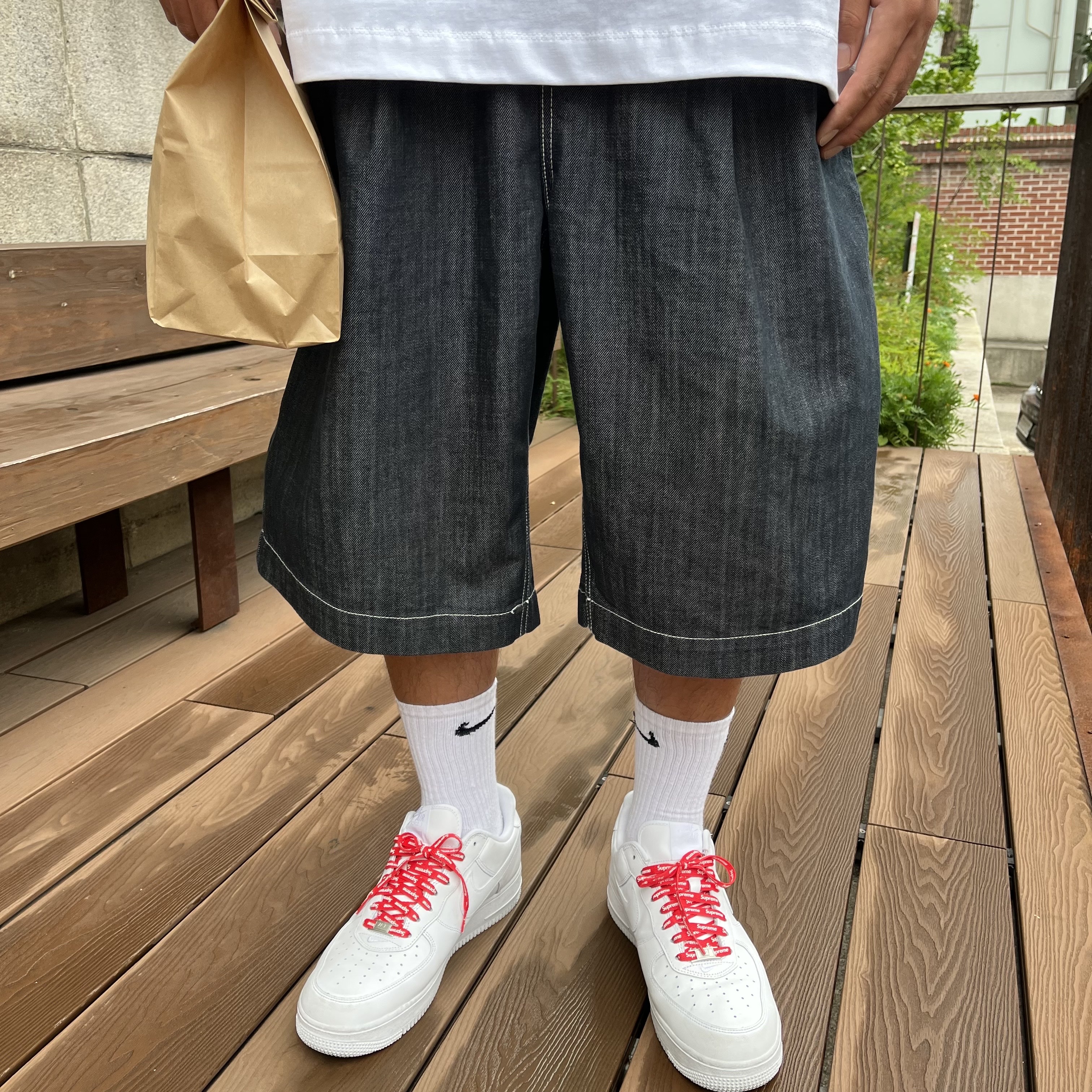 Nike x Supreme Air Force 1 Low White 착용 스타일 - 3