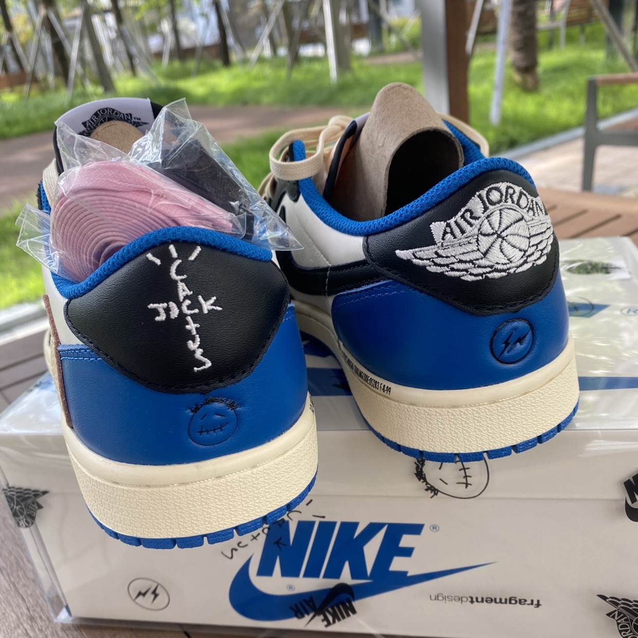 Jordan 1 x Travis Scott x Fragment Retro Low OG SP Military Blue 착용 스타일 - 5