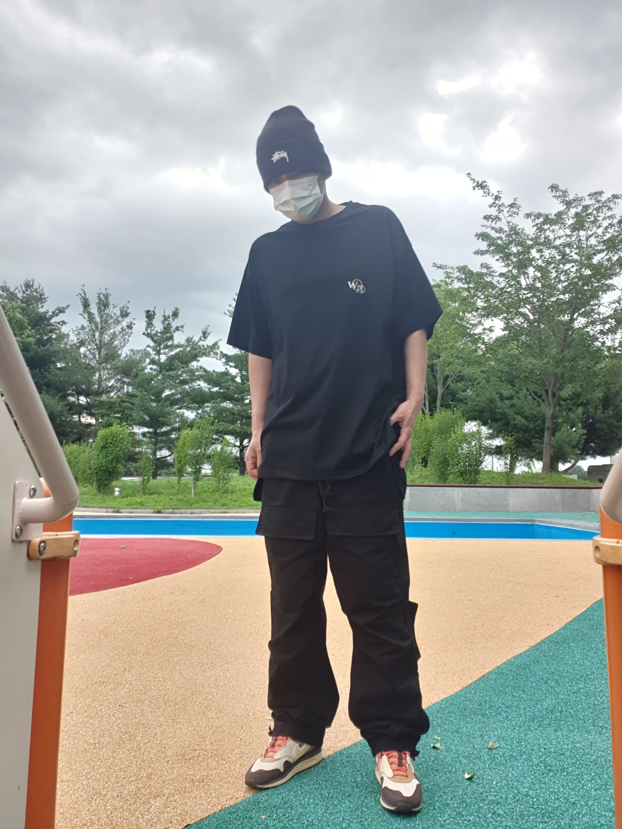 Wooyoungmi Multi Flower T-Shirt Black - 22SS, Nike x Travis Scott Air Max 1 Cact.us Brown 착용 스타일 - 3
