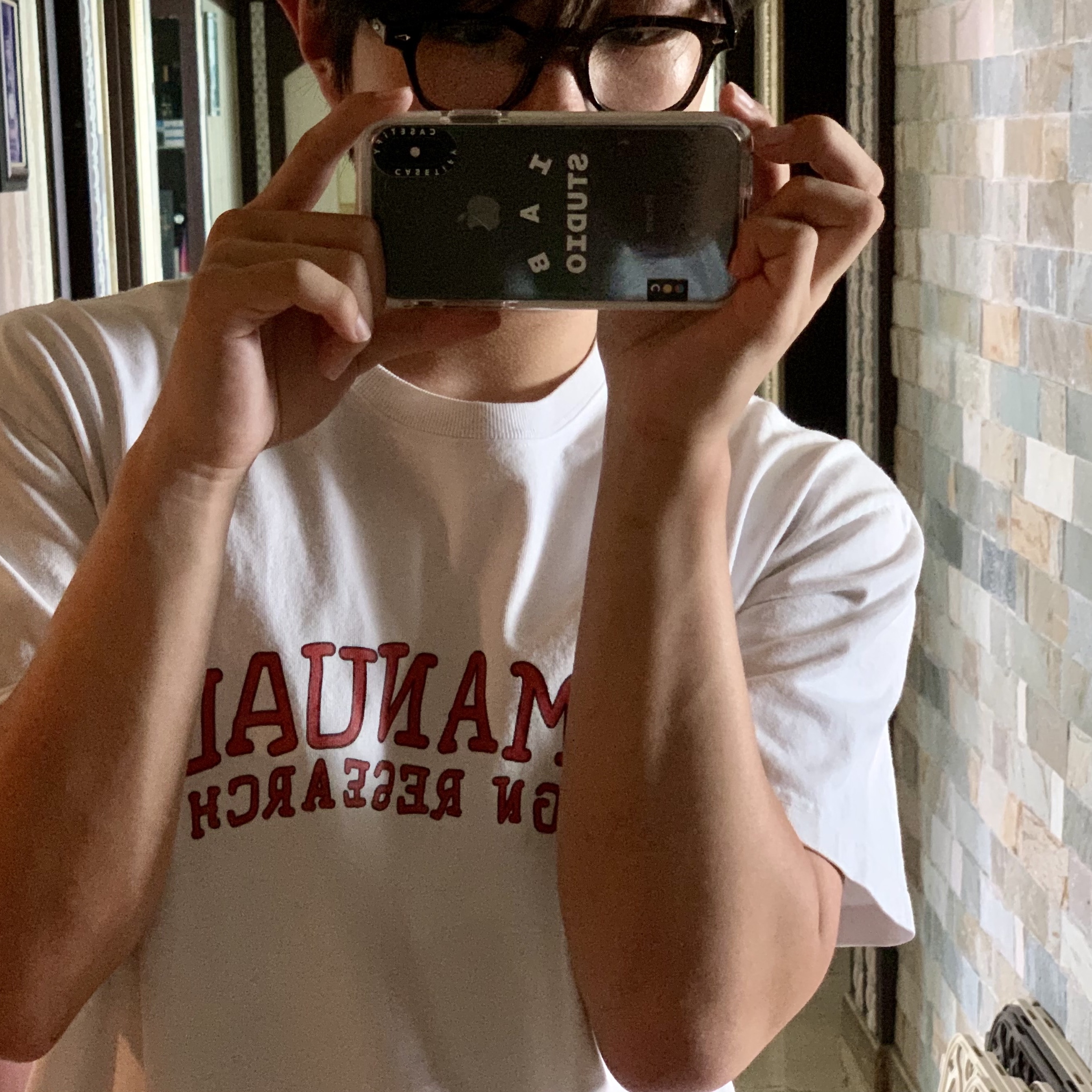 Casetify x IAB Studio iPhone White Logo Impact Case Frost White 착용 스타일