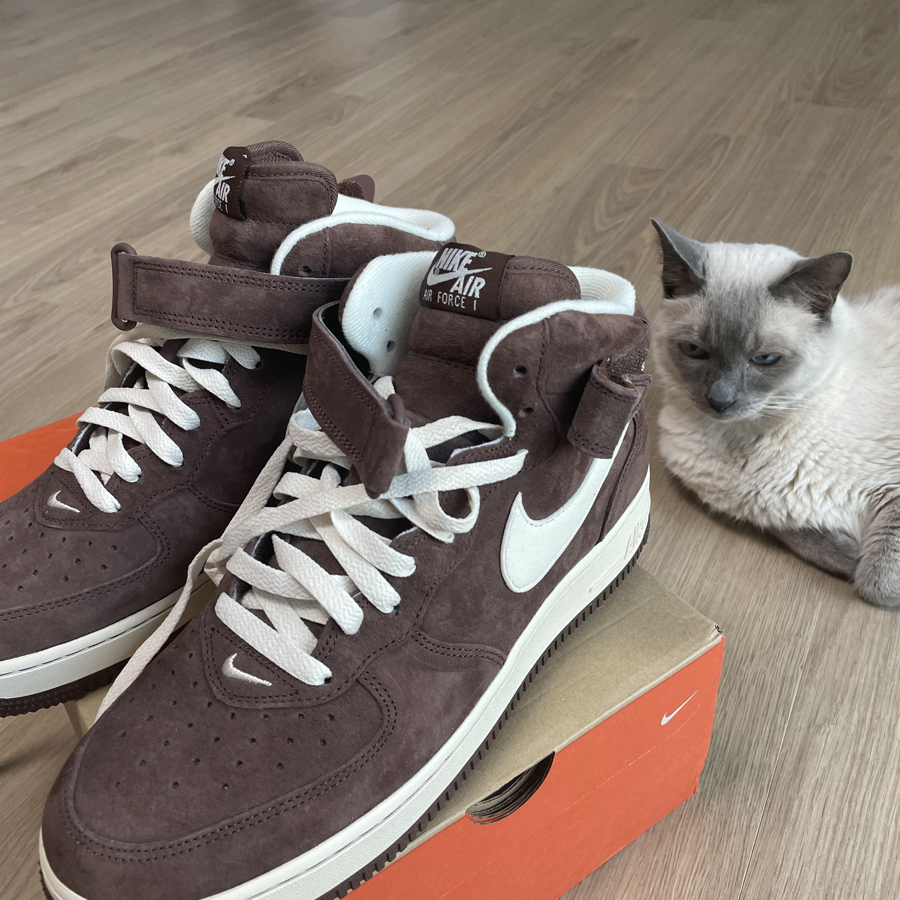Nike Air Force 1 Mid '07 QS Chocolate 착용 스타일 - 2