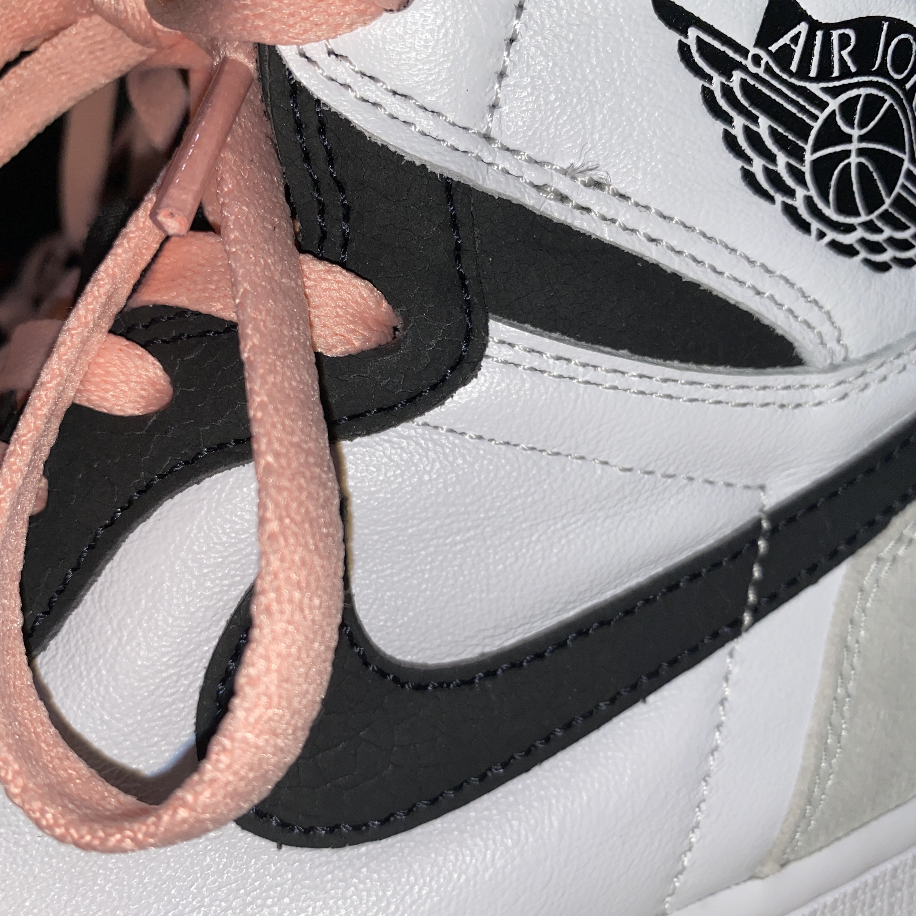 Jordan 1 Retro High OG Bleached Coral 착용 스타일 - 2
