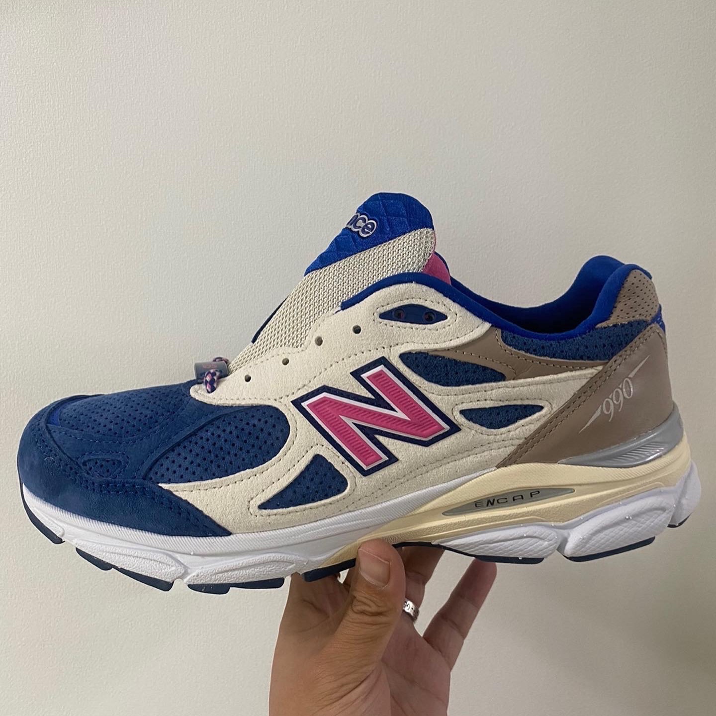 New Balance x Kith 990v3 Made in USA Daytona 착용 스타일 - 1