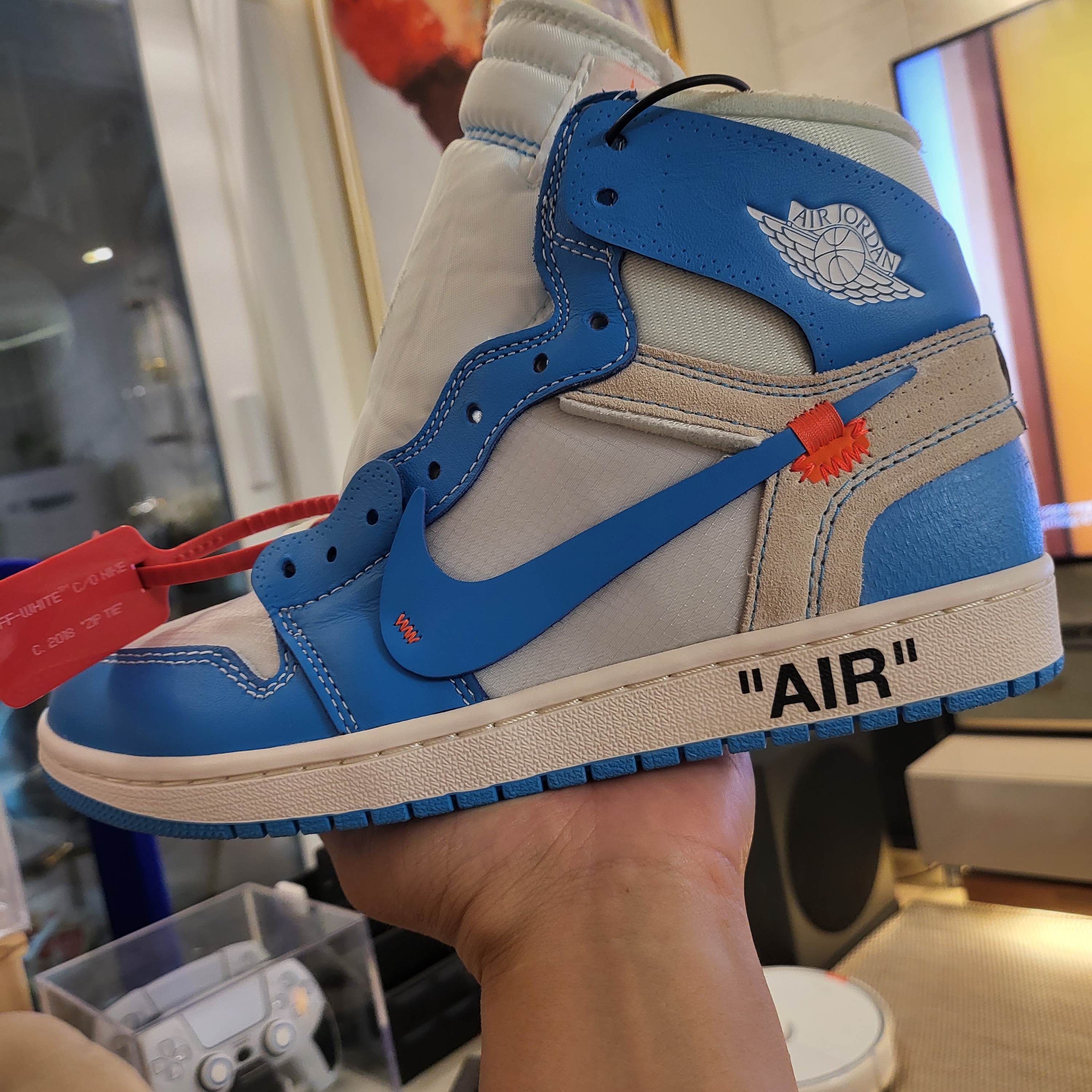 Jordan 1 x Off-White Retro High University Blue 착용 스타일