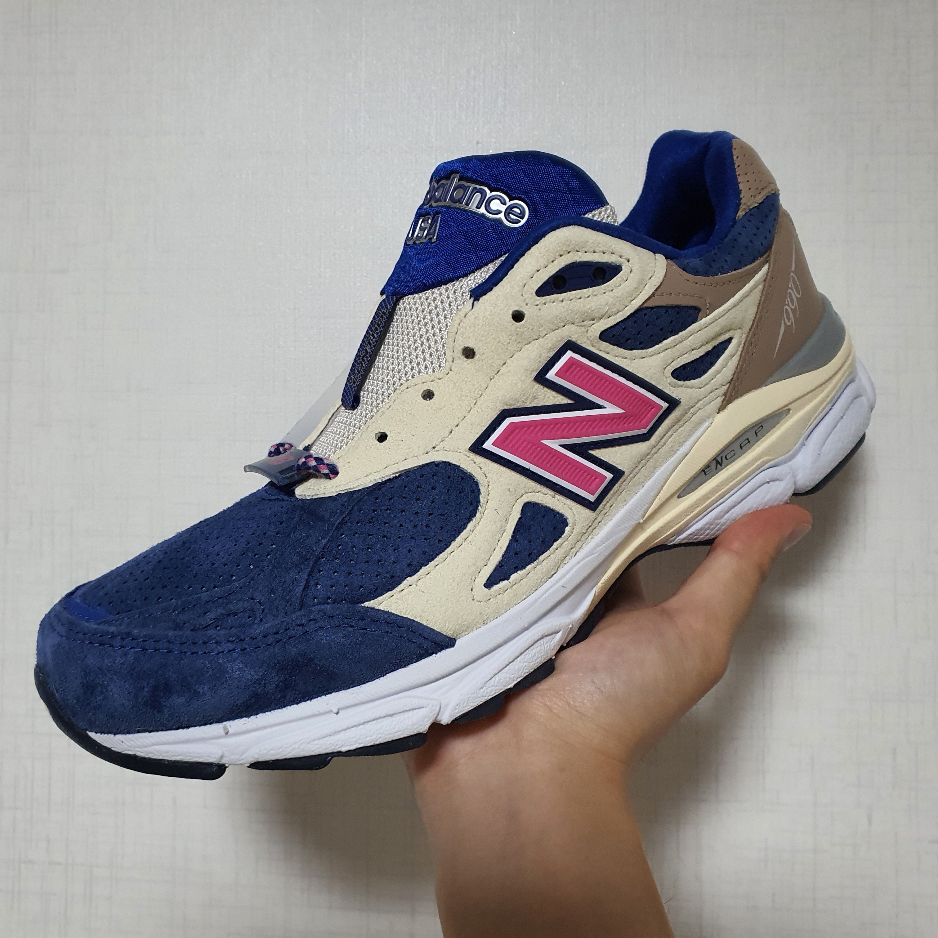 New Balance x Kith 990v3 Made in USA Daytona 착용 스타일 - 1