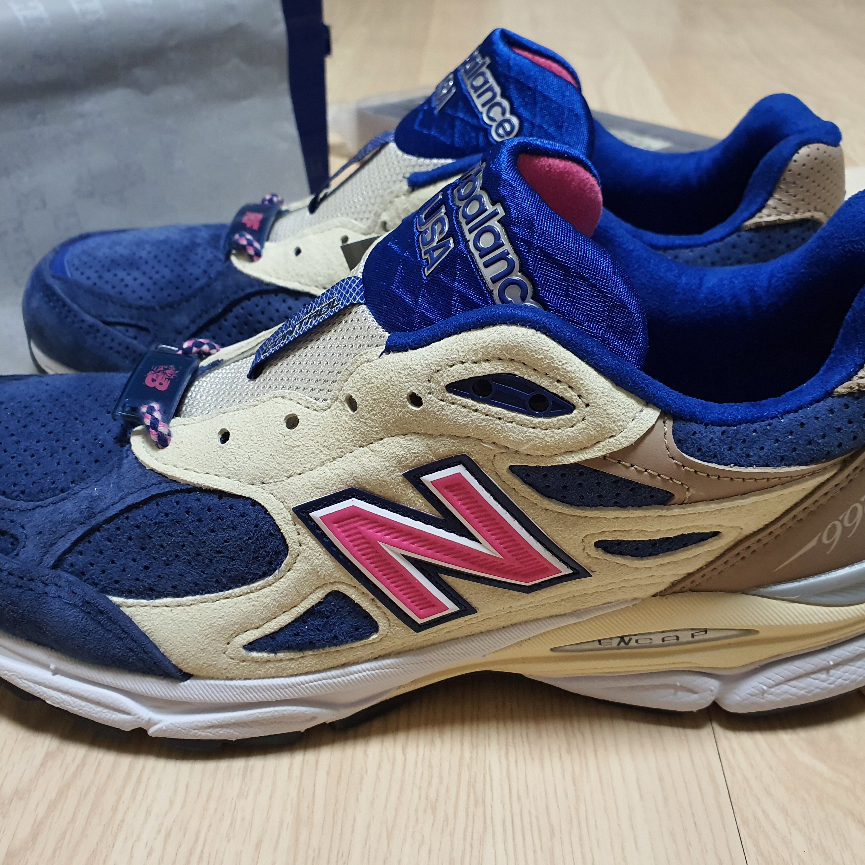 New Balance x Kith 990v3 Made in USA Daytona 착용 스타일 - 3