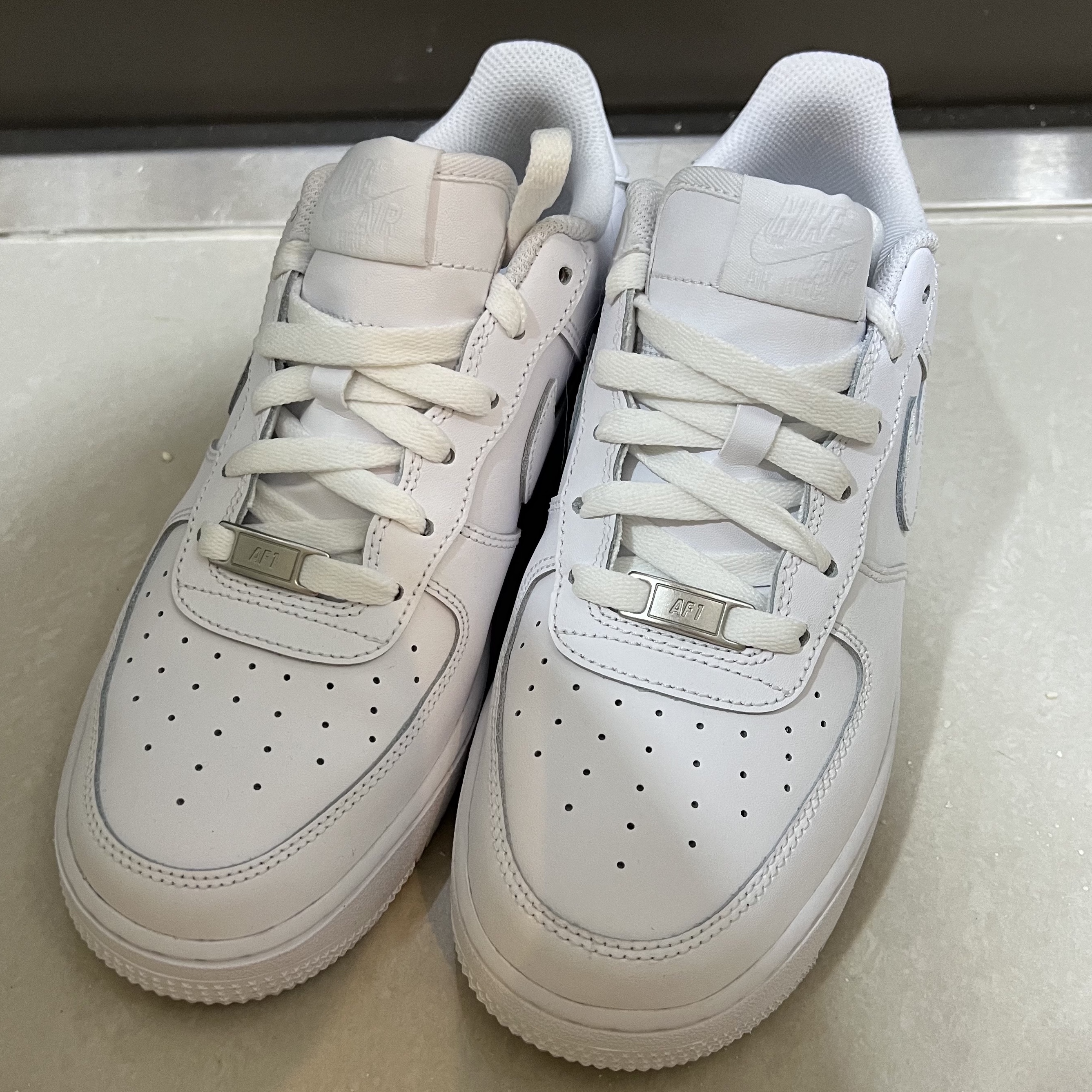 (GS) Nike Air Force 1 LE White 착용 스타일 - 4