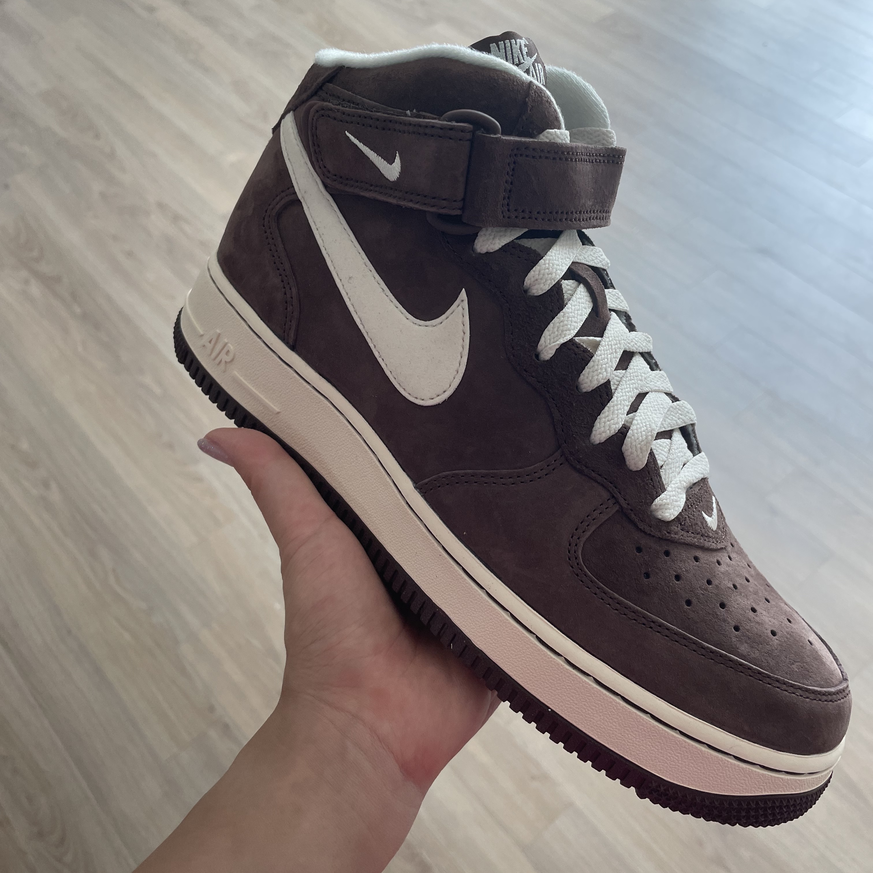 Nike Air Force 1 Mid '07 QS Chocolate 착용 스타일 - 4