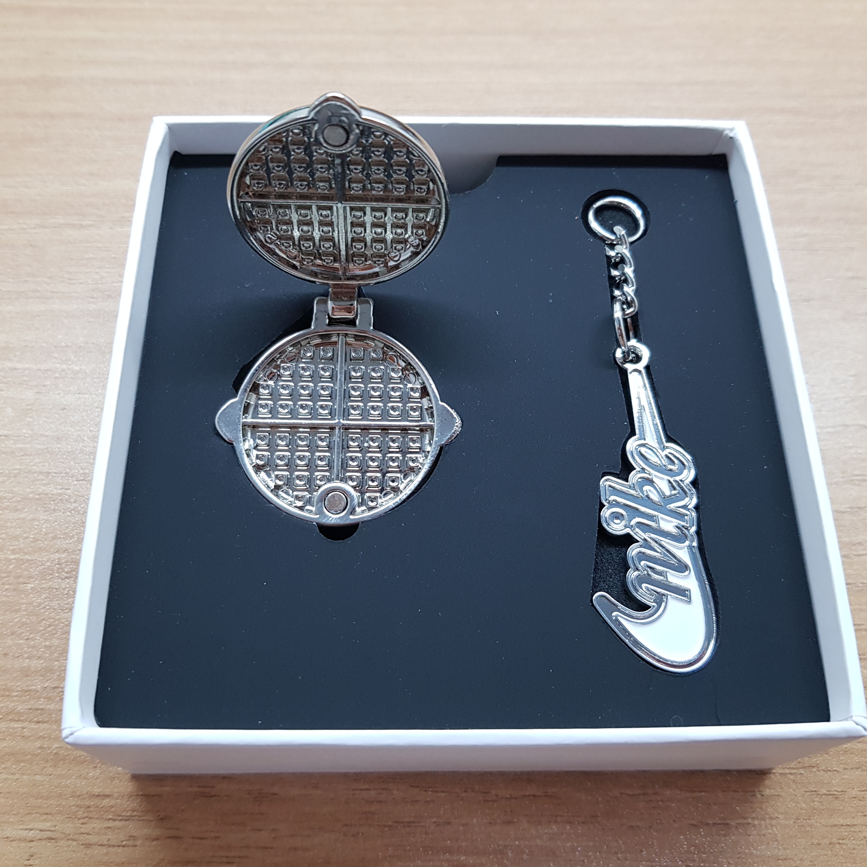 Nike 50th Anniversary Special Keyring Set 착용 스타일 - 2