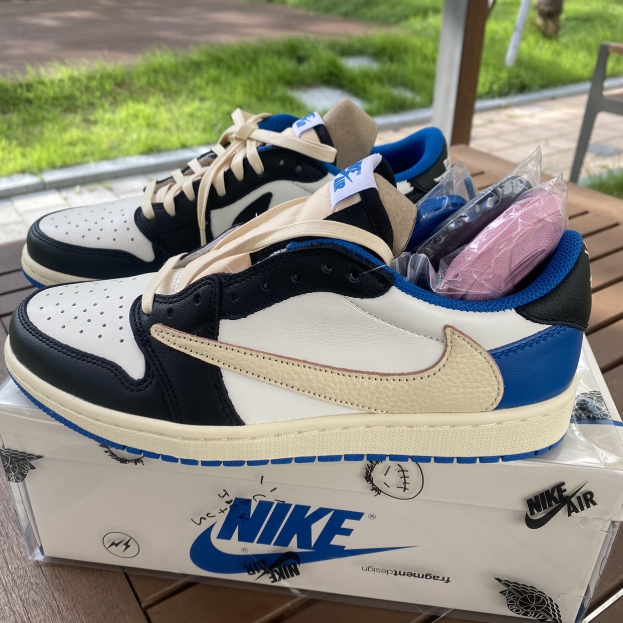 Jordan 1 x Travis Scott x Fragment Retro Low OG SP Military Blue 착용 스타일 - 2
