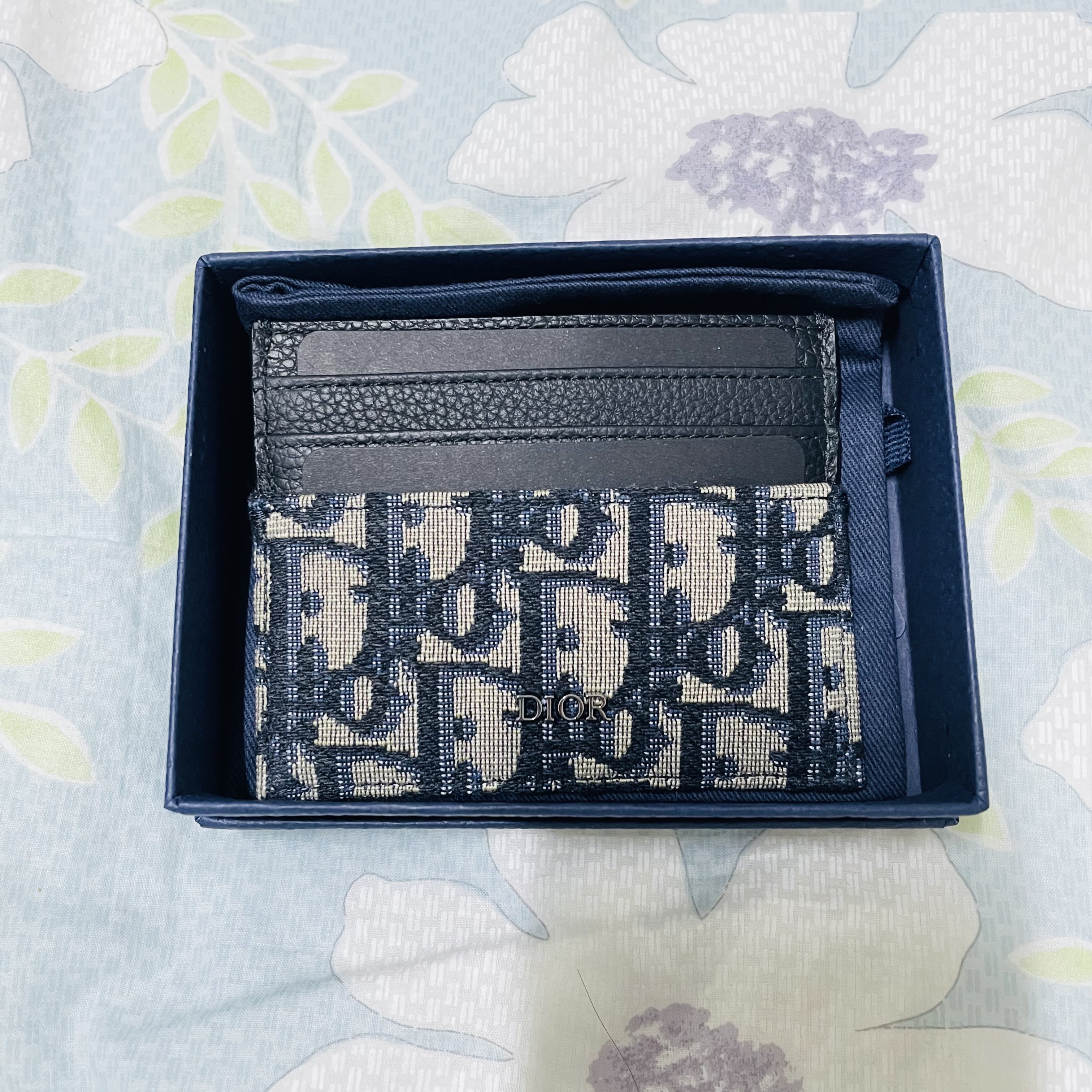 Dior Card Holder Beige & Black Dior Oblique Jacquard 착용 스타일 - 4