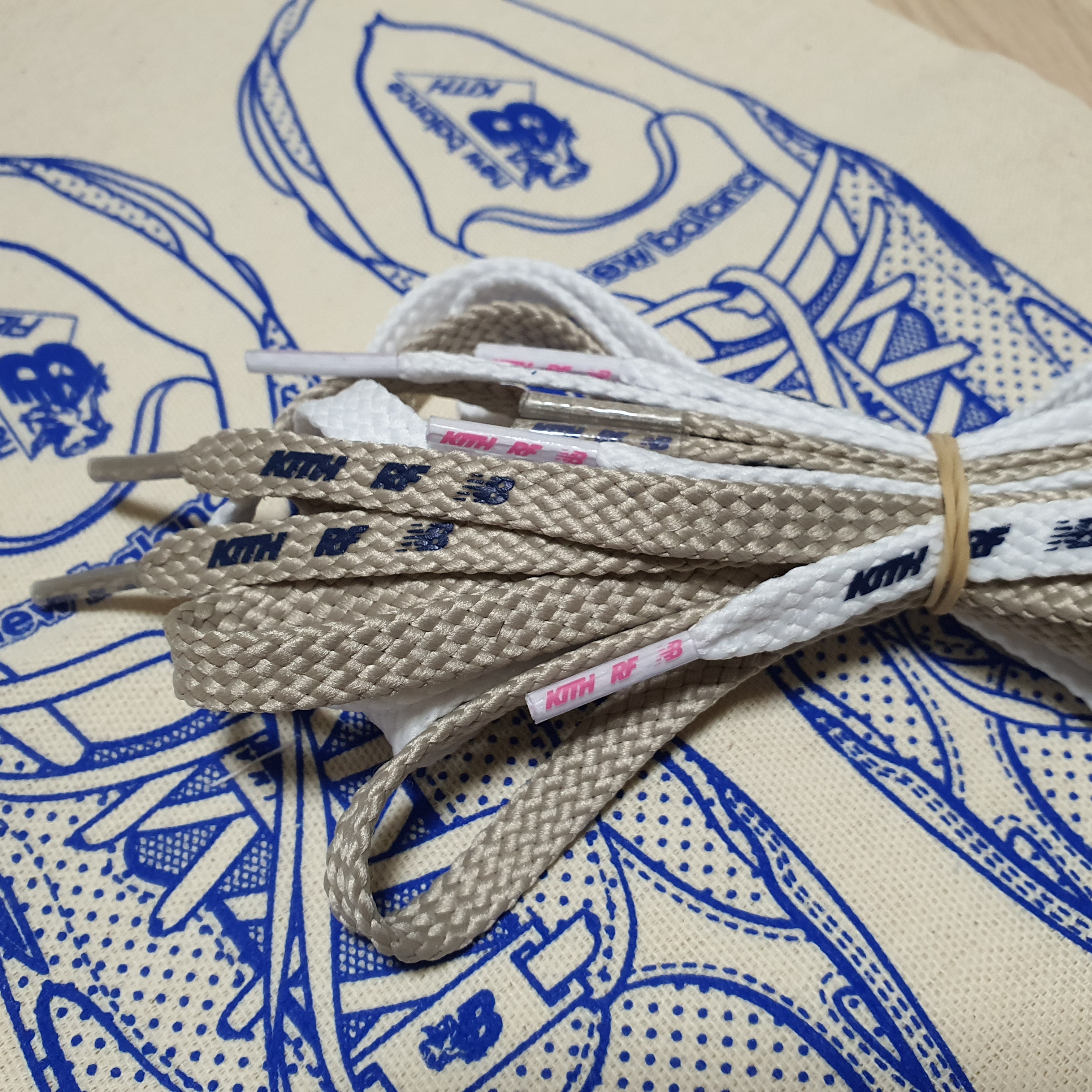 New Balance x Kith 990v3 Made in USA Daytona 착용 스타일 - 5