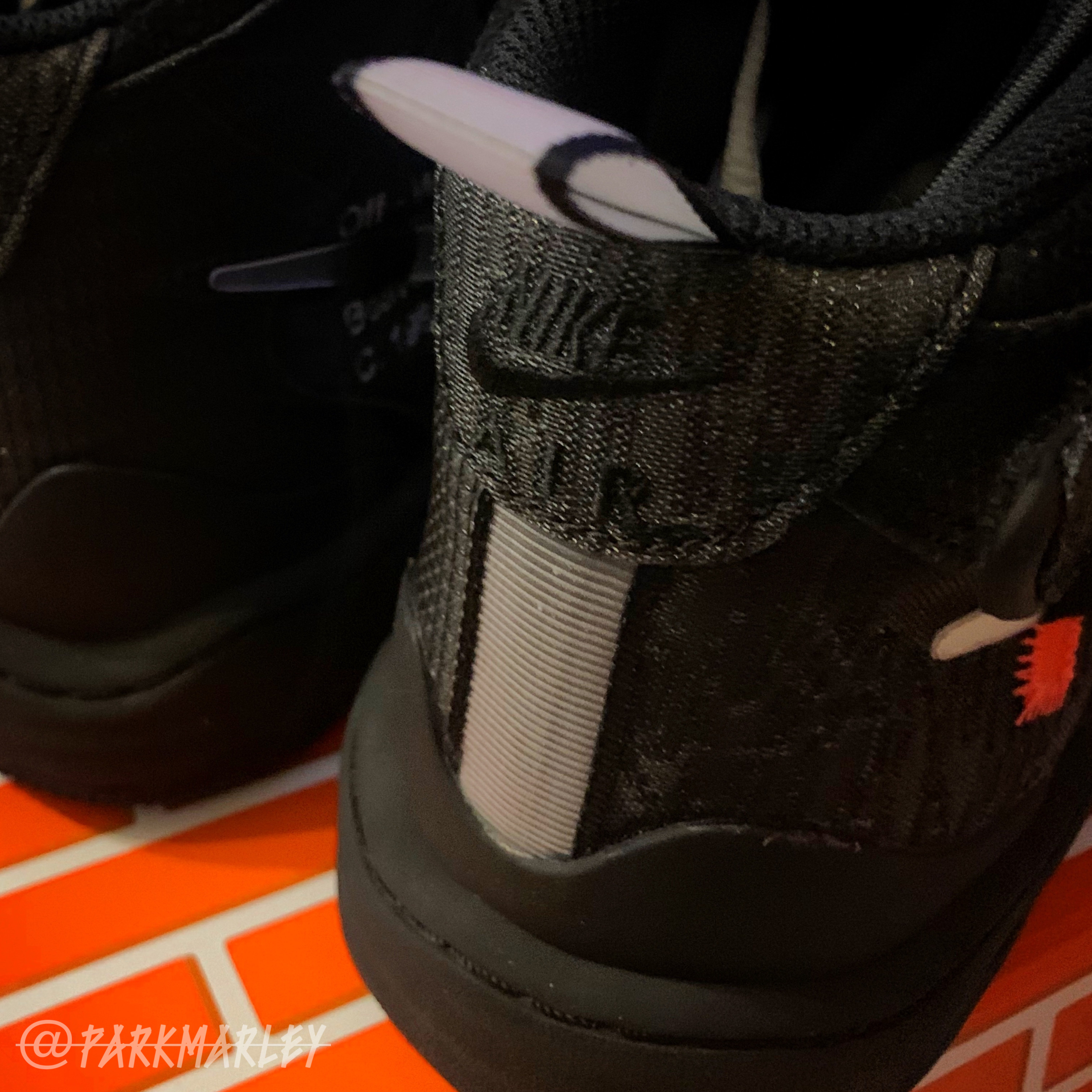 Nike x Off-White Air Force 1 Mid SP Black 착용 스타일 - 5