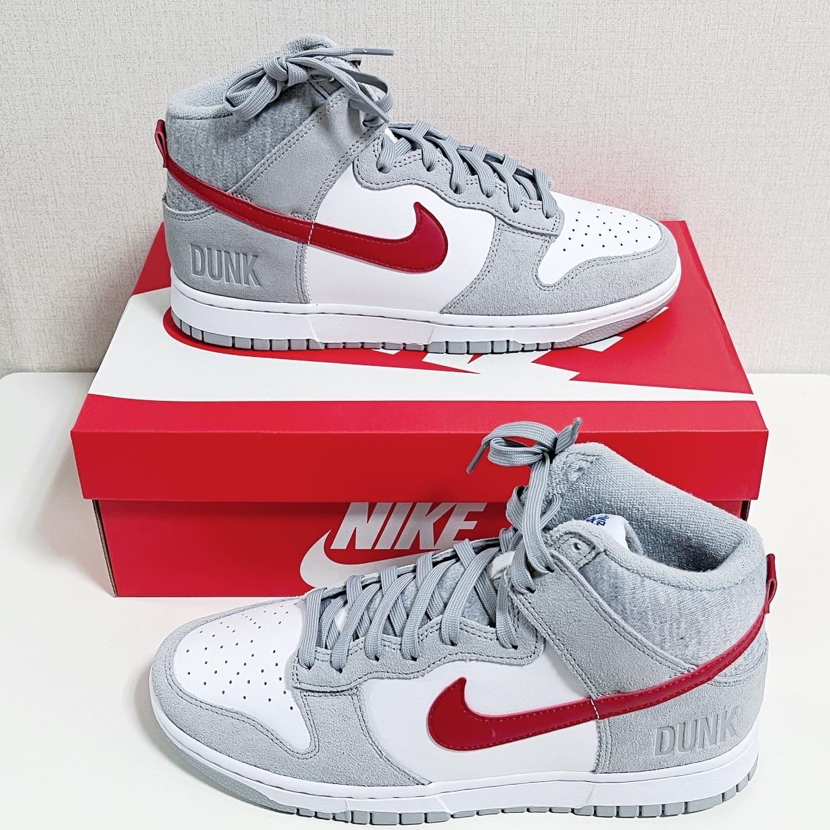 Nike Dunk High Retro SE Athletic Club Light Smoke Grey Gym Red 착용 스타일 - 1