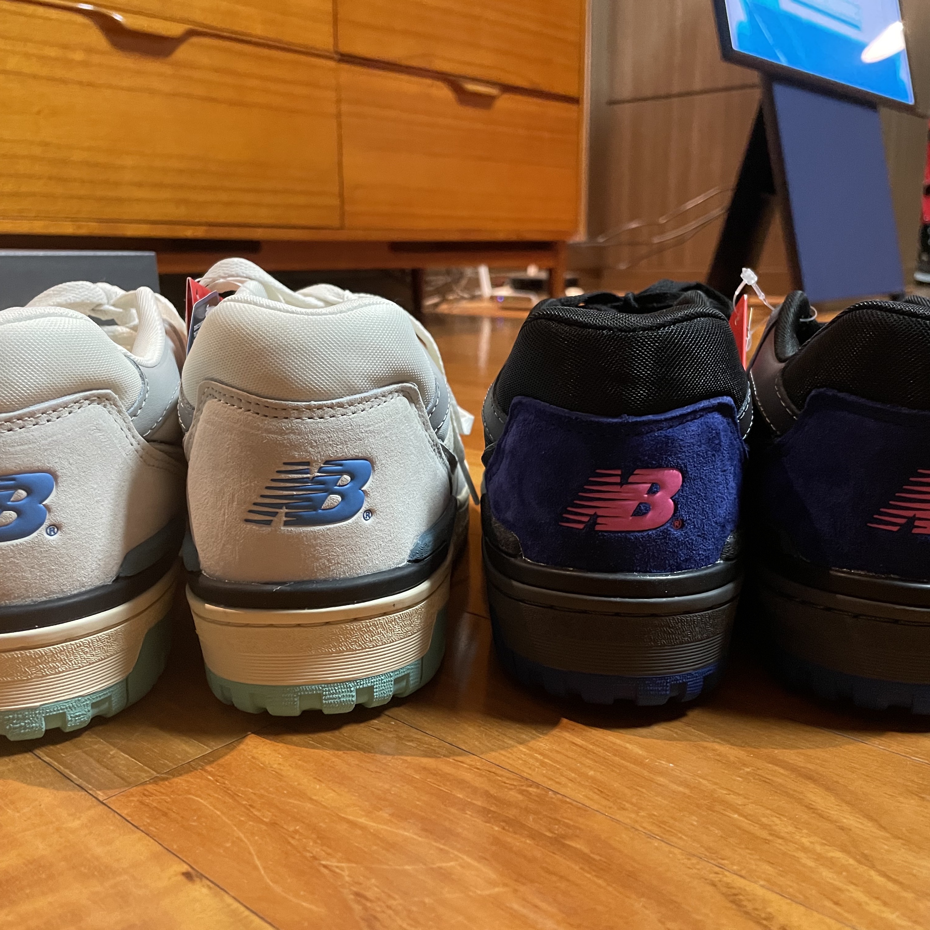 New Balance 550 Sea Salt Yellow - 2E Wide, New Balance 550 Black Pink Purple - 2E Wide 착용 스타일 - 3