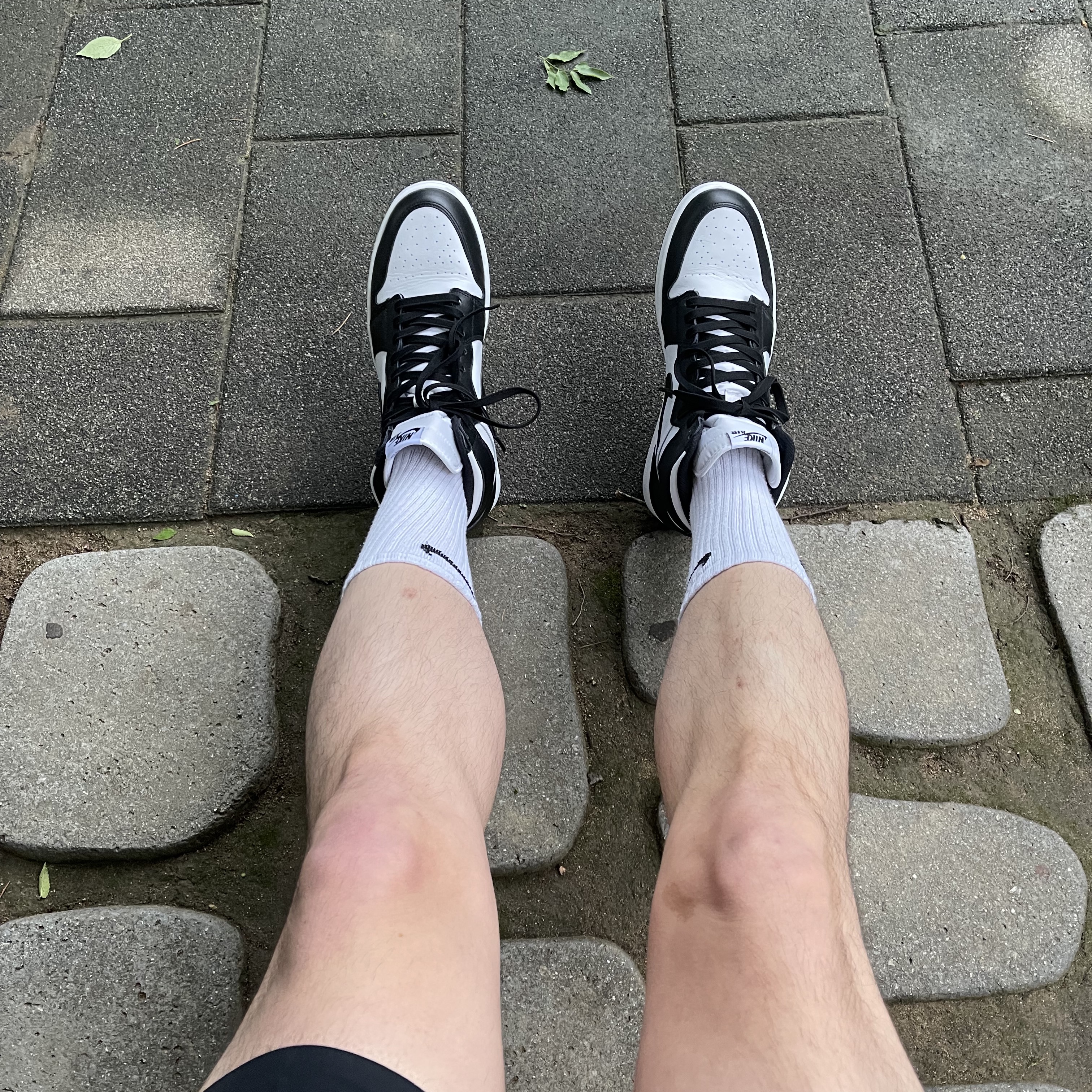 Jordan 1 Retro High OG Black White 2014 착용 스타일 - 1