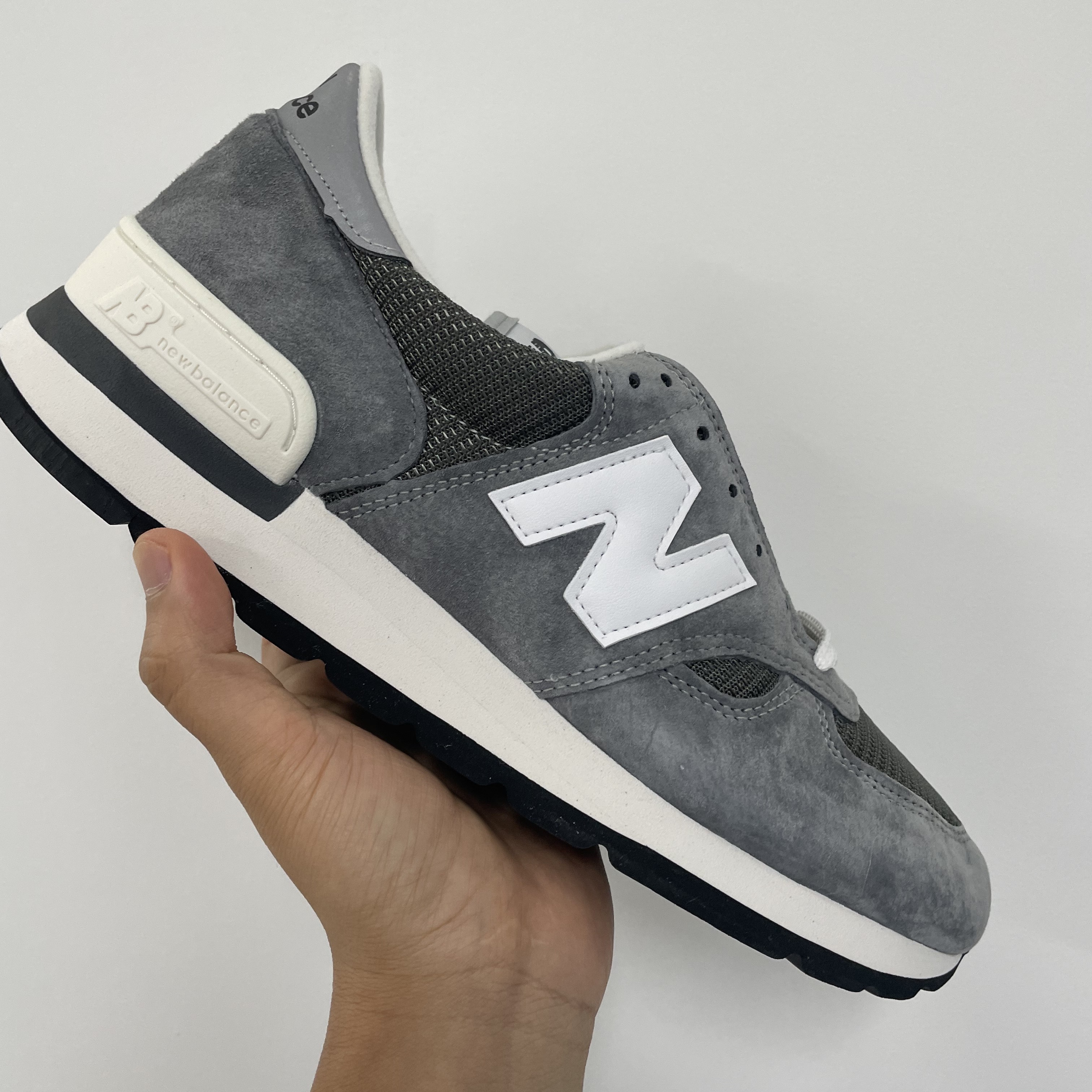 New Balance 990v1 Made in USA Grey White 착용 스타일