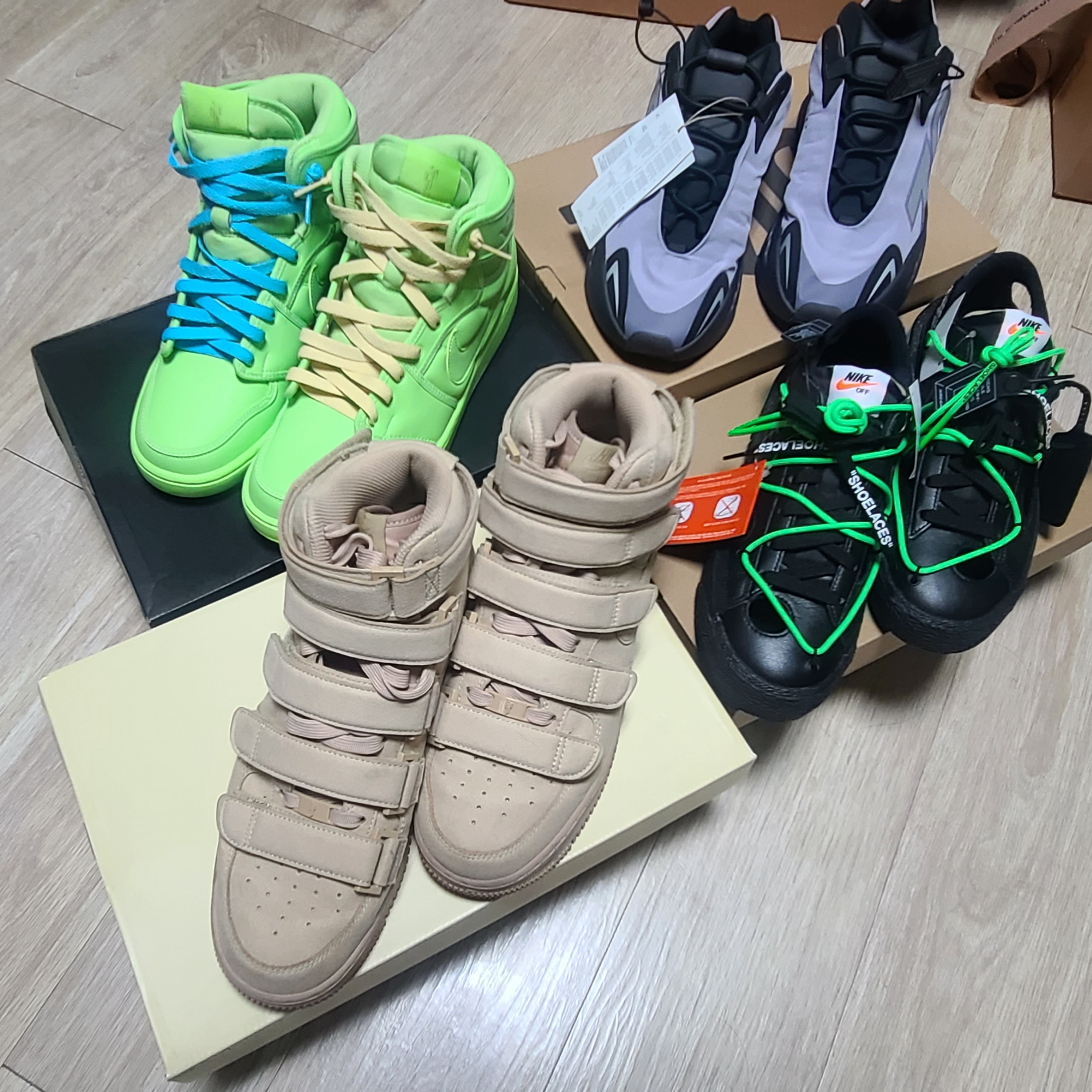 Adidas Yeezy Boost 700 MNVN Geode, Nike x Off-White Blazer Low '77 Black and Electro Green 착용 스타일 - 1