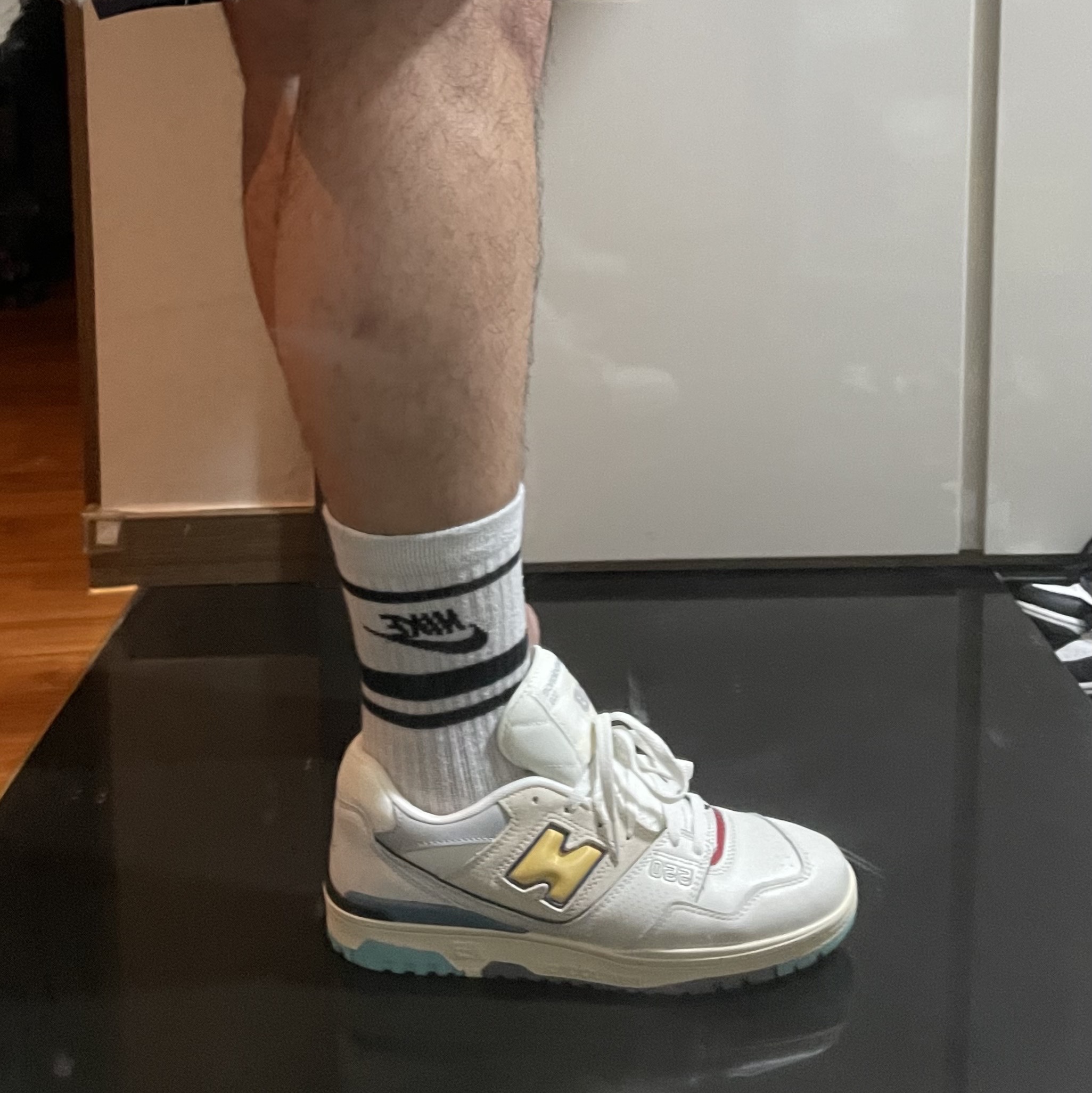 New Balance 550 Sea Salt Yellow - 2E Wide, New Balance 550 Black Pink Purple - 2E Wide 착용 스타일 - 5