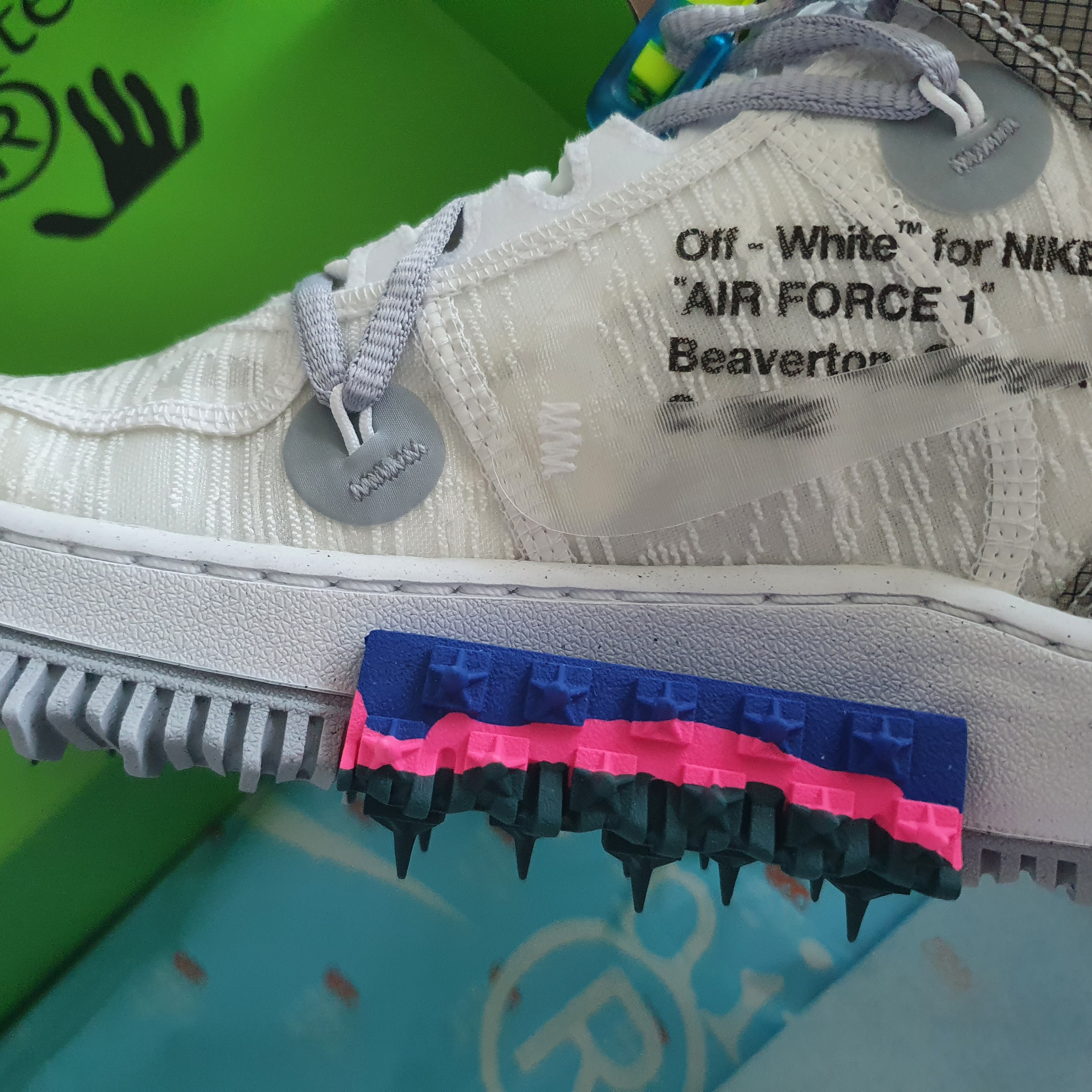 Nike x Off-White Air Force 1 Mid SP White 착용 스타일 - 2