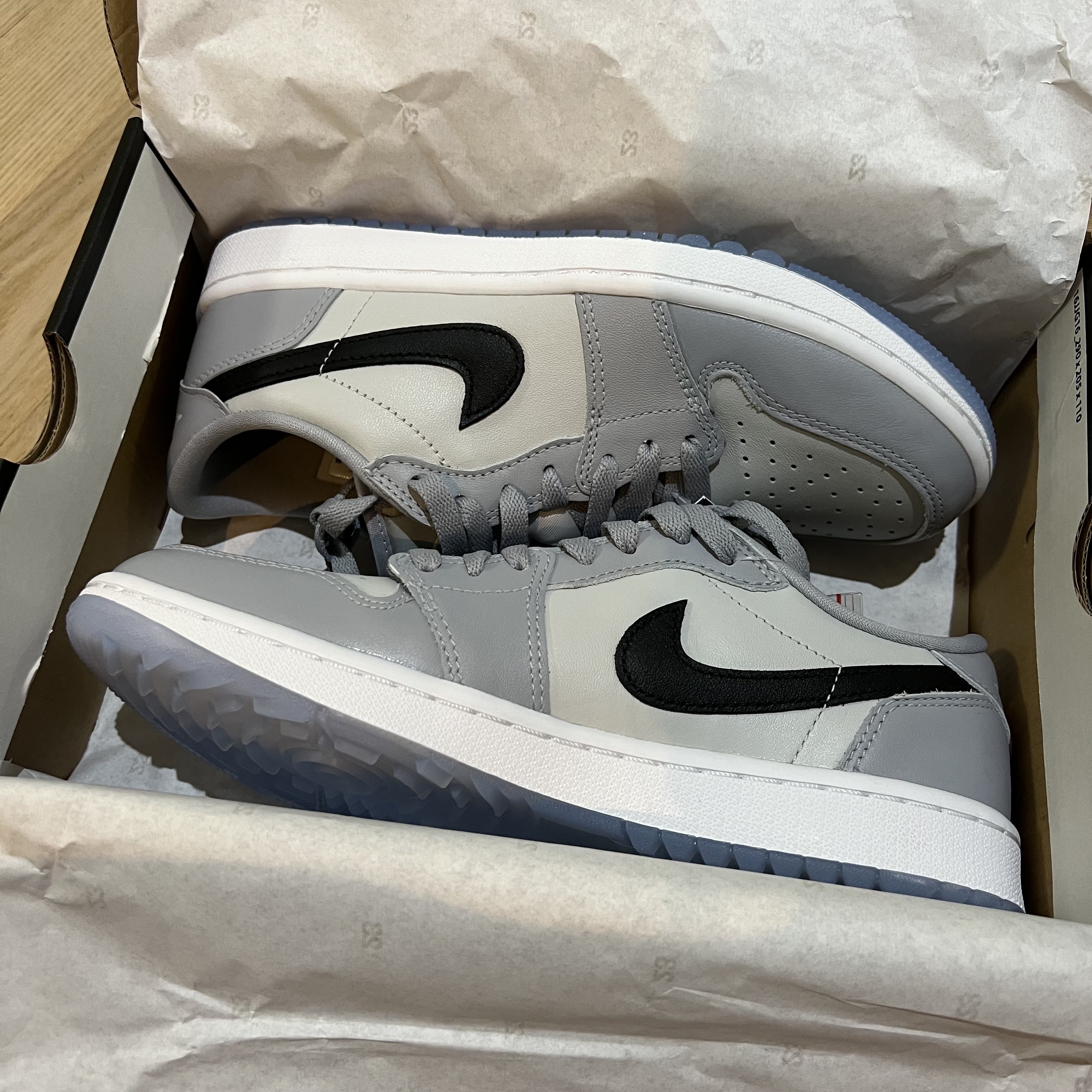 Jordan 1 Low Golf Wolf Grey 착용 스타일 - 1