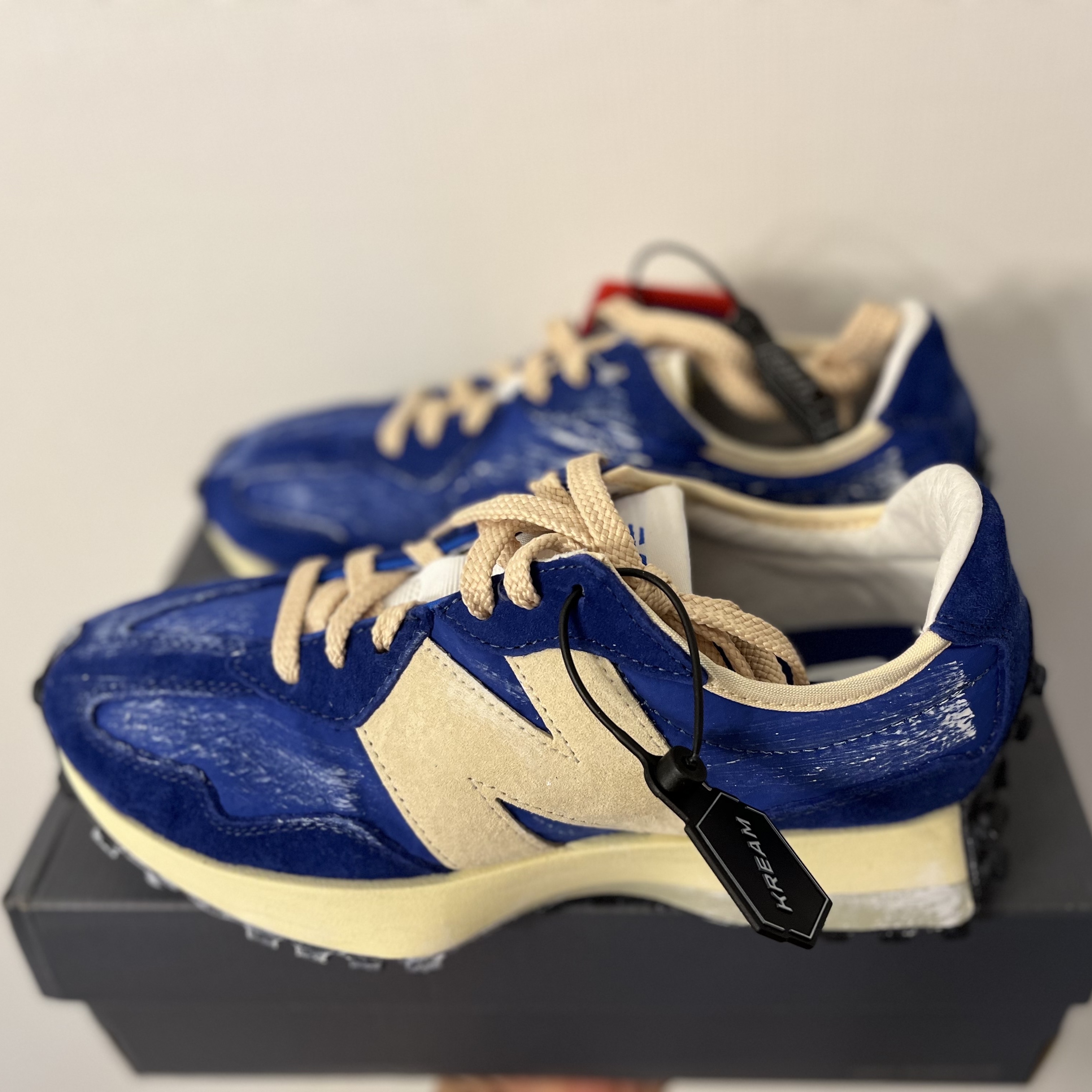 New Balance 327 Vintage Luxe Blue 착용 스타일