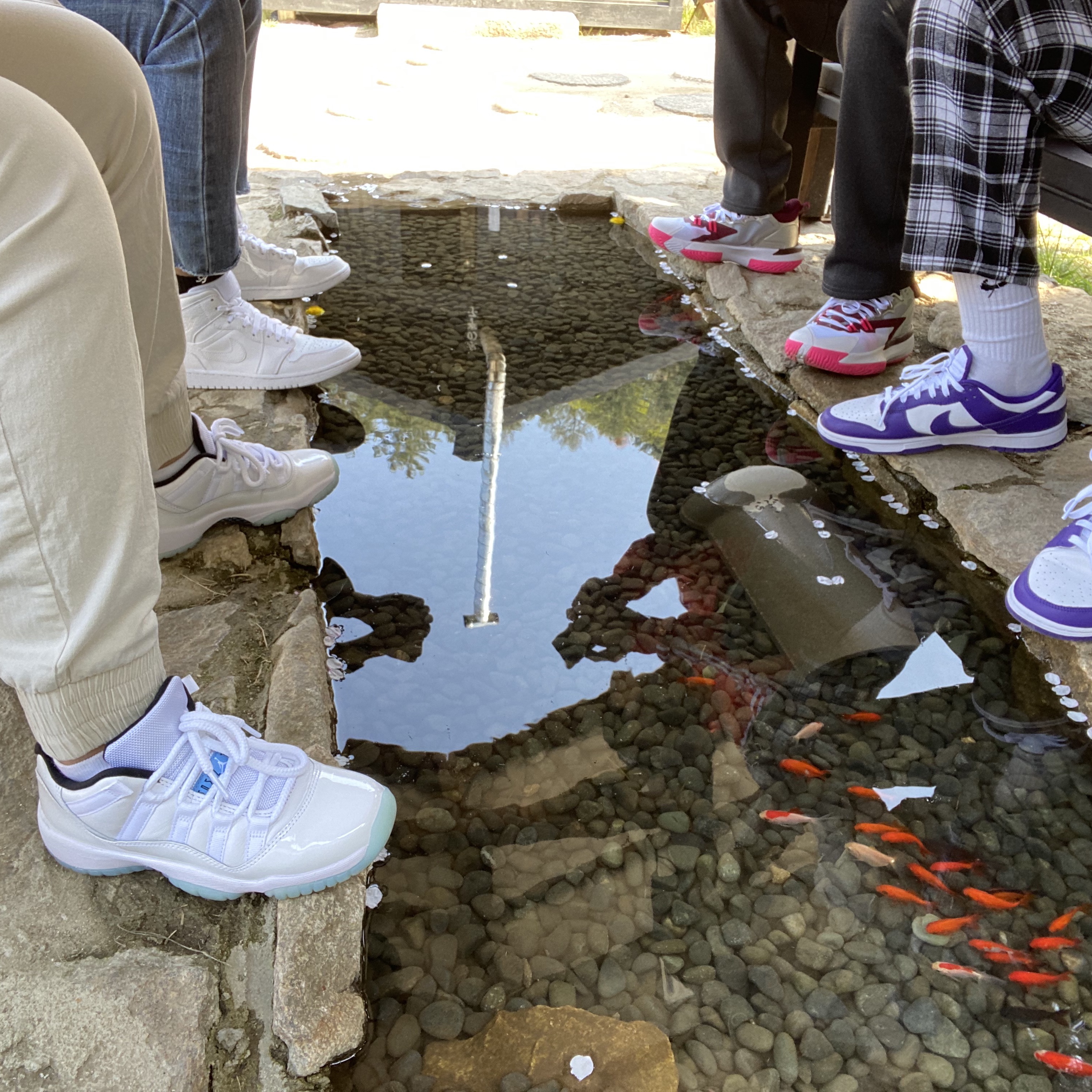(GS) Jordan 11 Retro Low Legend Blue, Jordan 1 Mid Triple White 착용 스타일