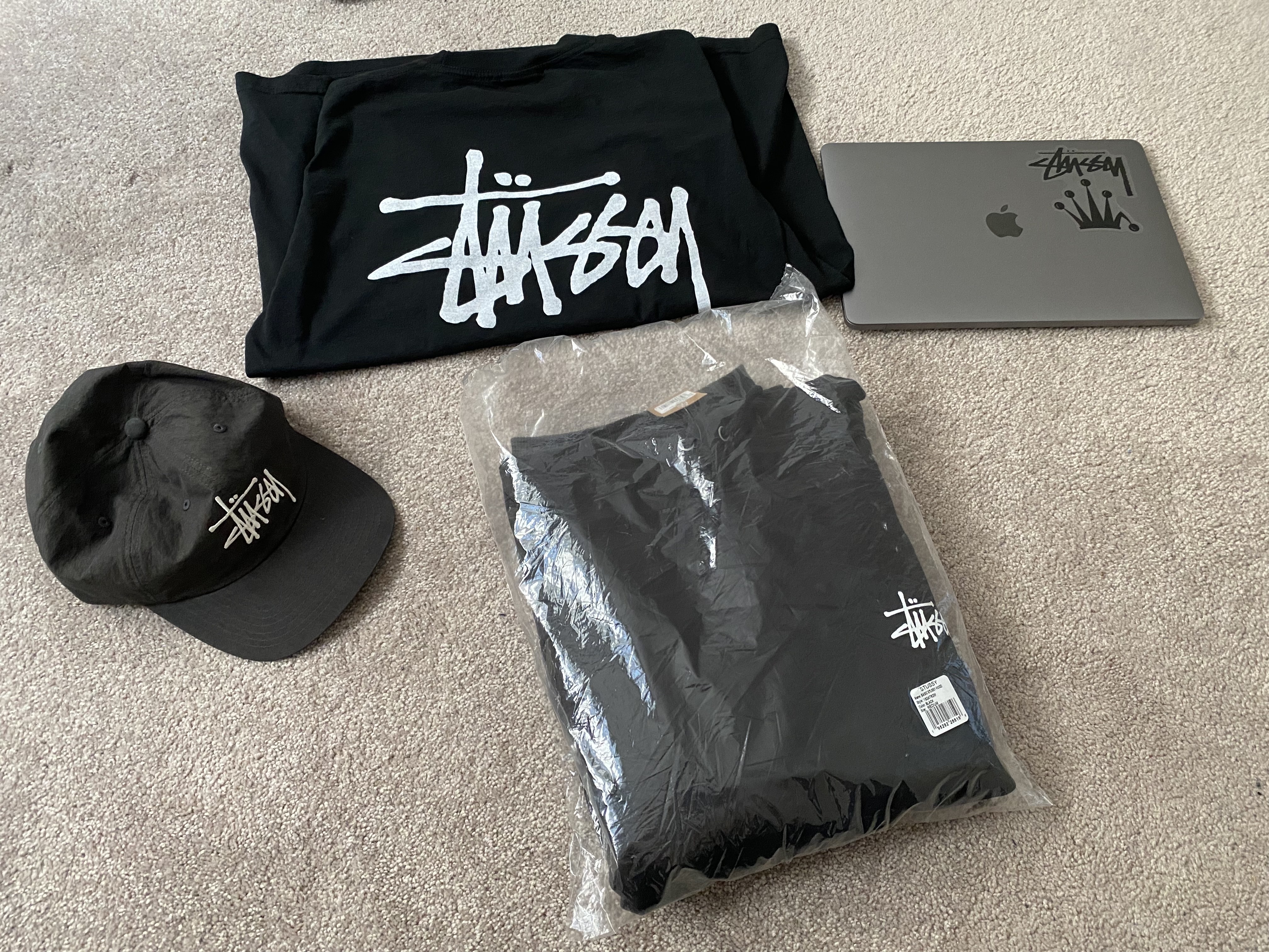 Stussy Basic Stussy T-Shirt Black 2022, Stussy Basic Stussy Hoodie Black 2022 착용 스타일