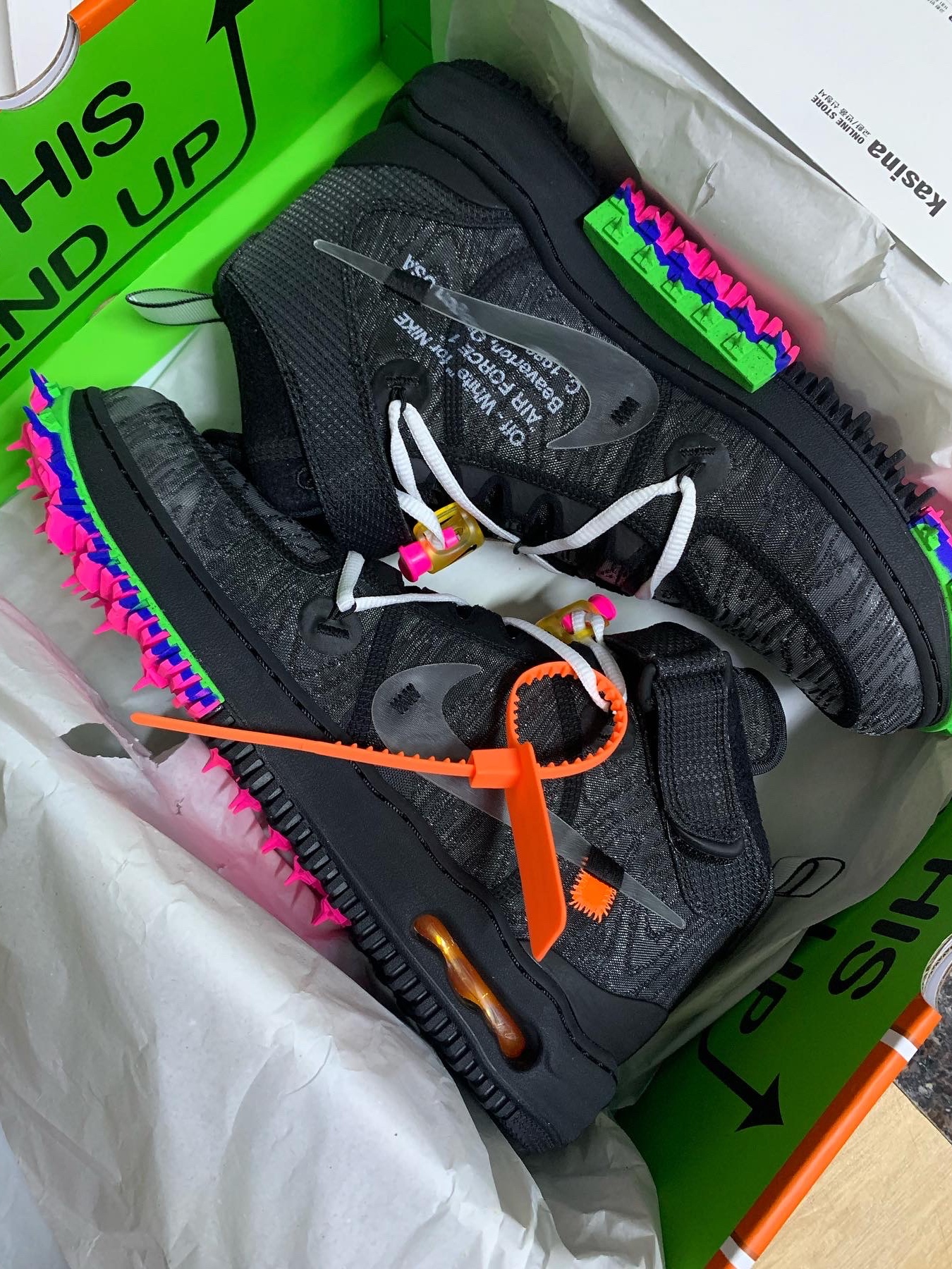 Nike x Off-White Air Force 1 Mid SP Black 착용 스타일 - 1