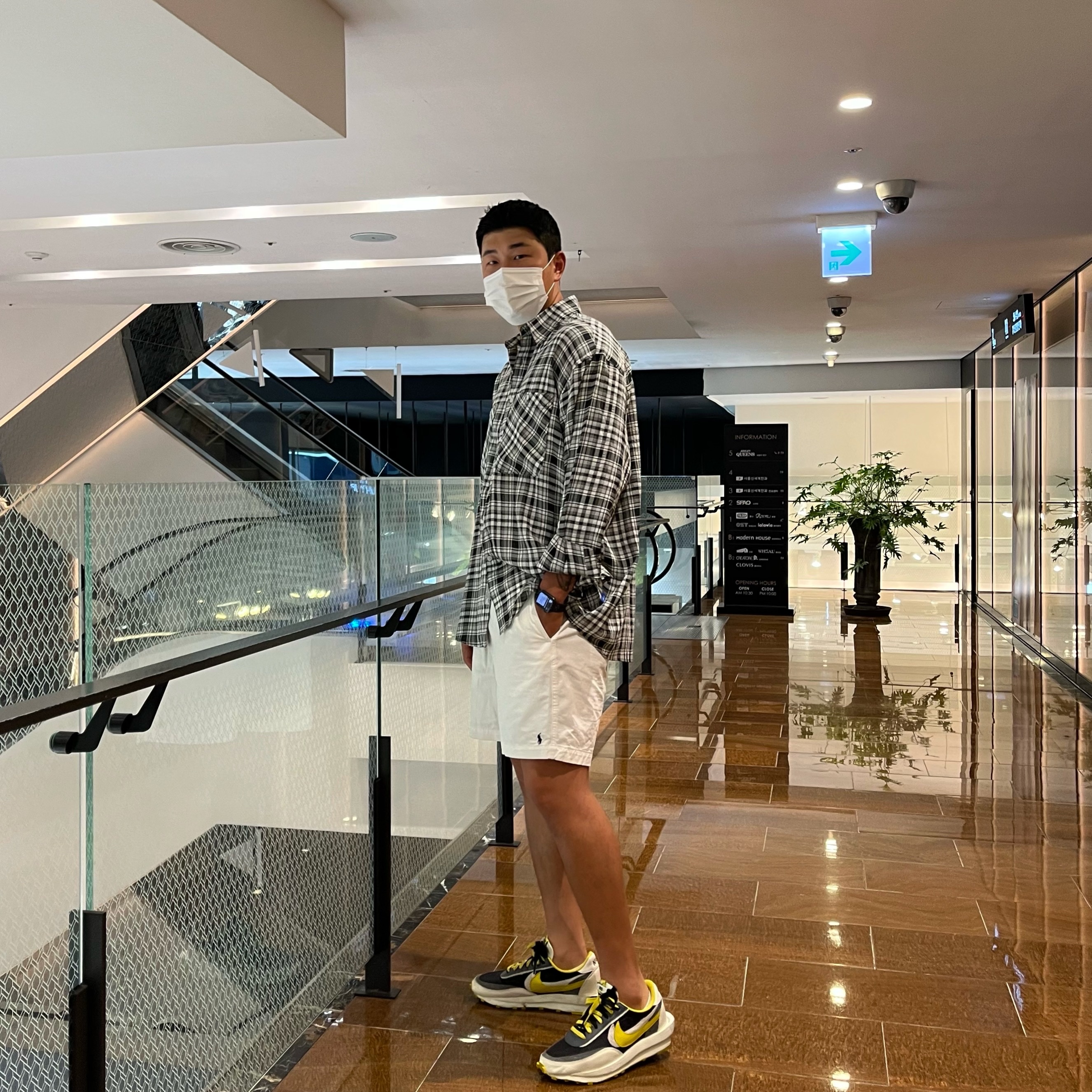 Nike x Sacai x Undercover LDWaffle Black Bright Citron 착용 스타일 - 1