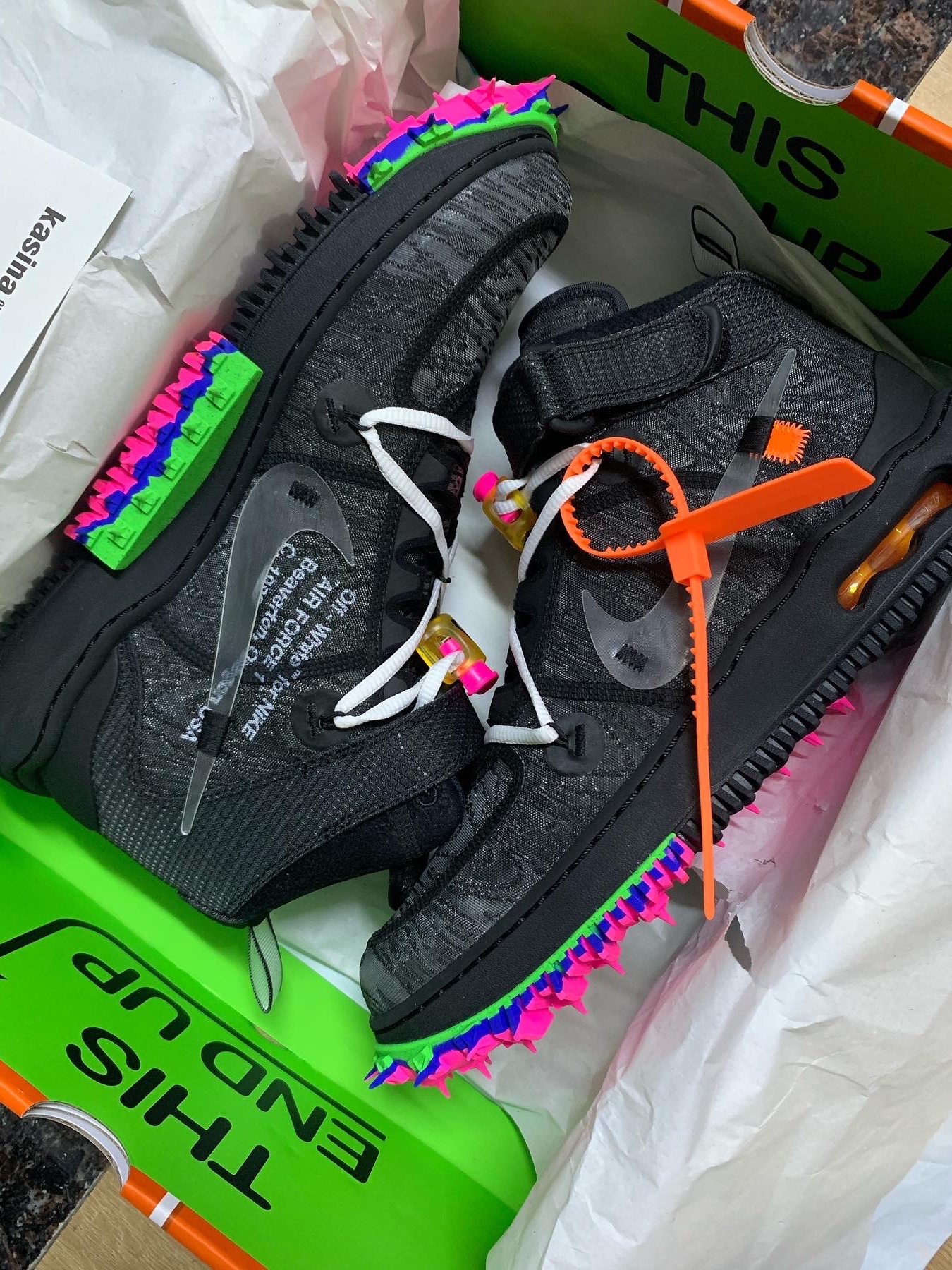 Nike x Off-White Air Force 1 Mid SP Black 착용 스타일 - 2