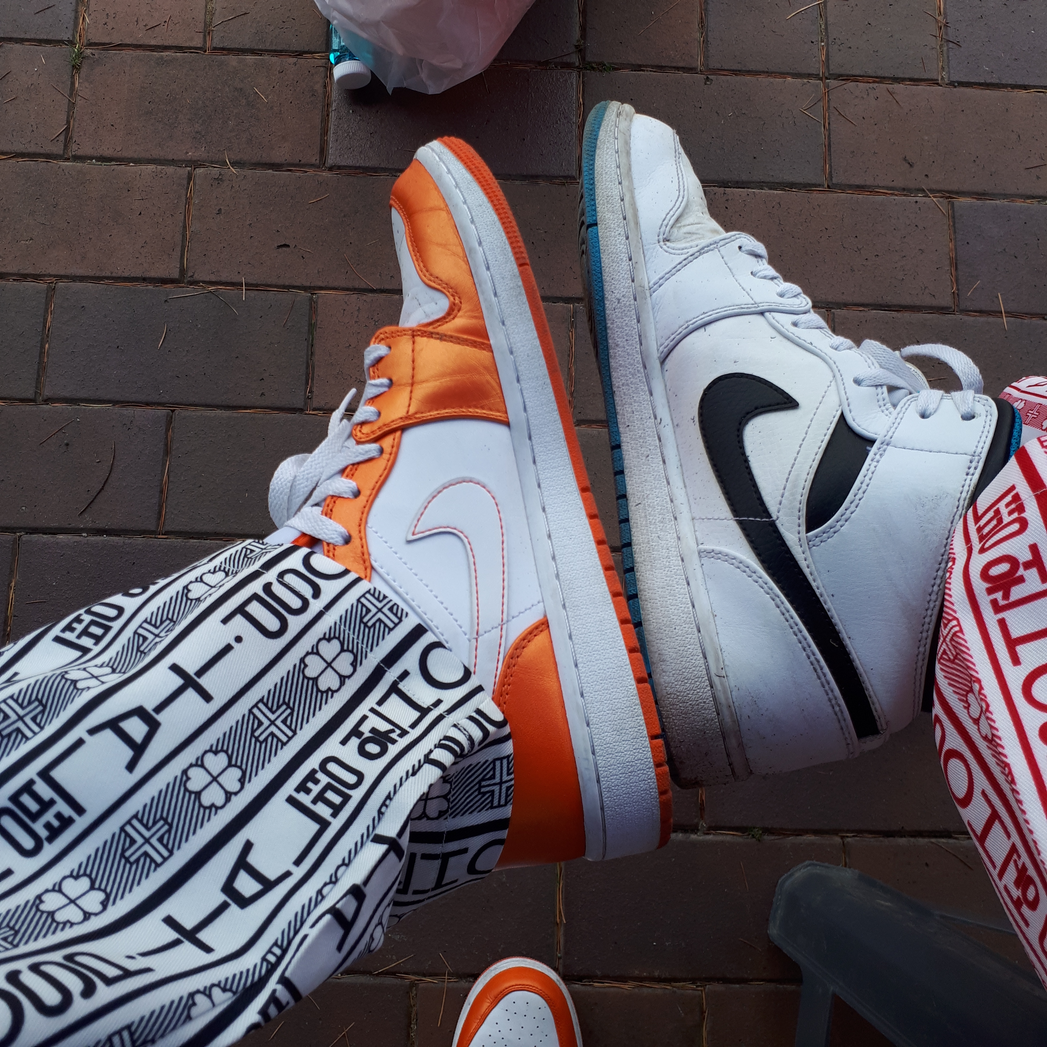 Jordan 1 Mid Laser Blue, Jordan 1 Mid SE Electro Orange 착용 스타일