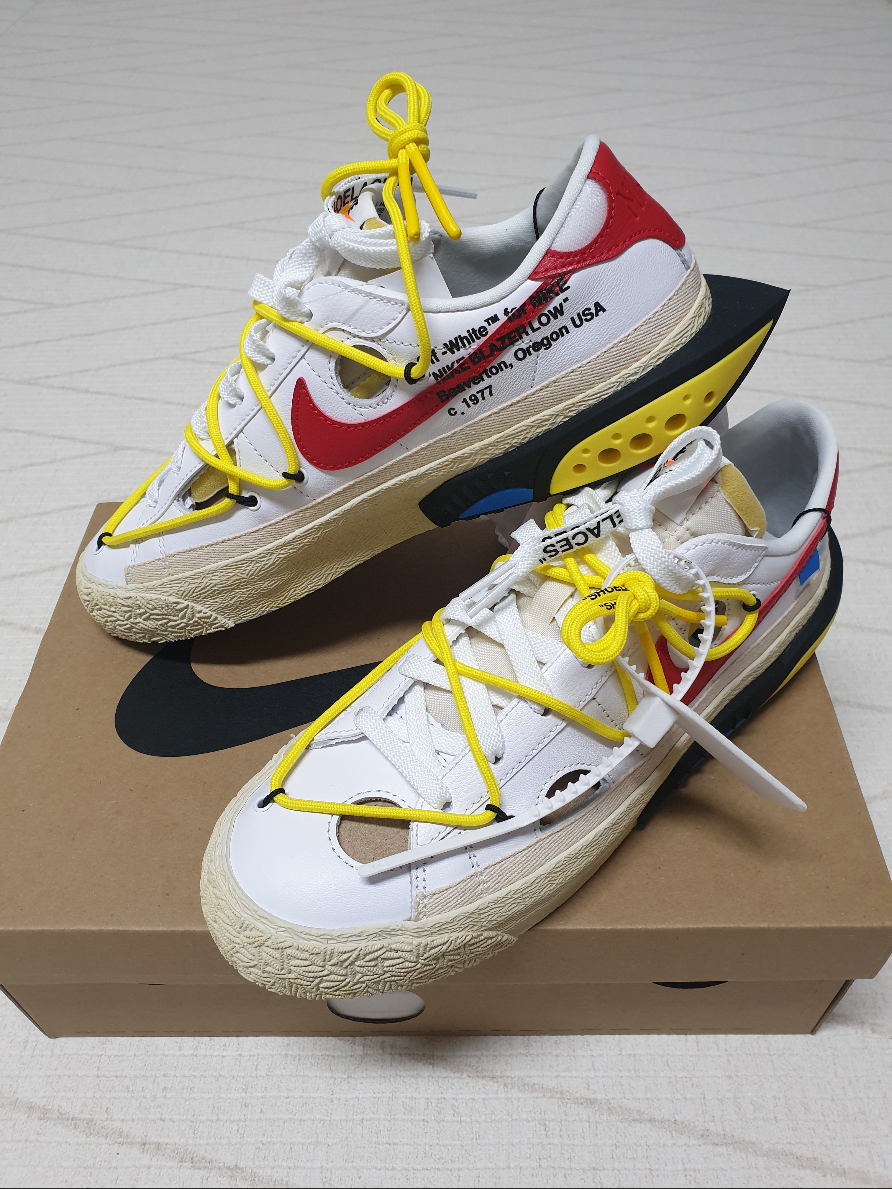 Nike x Off-White Blazer Low '77 White and University Red 착용 스타일 - 1