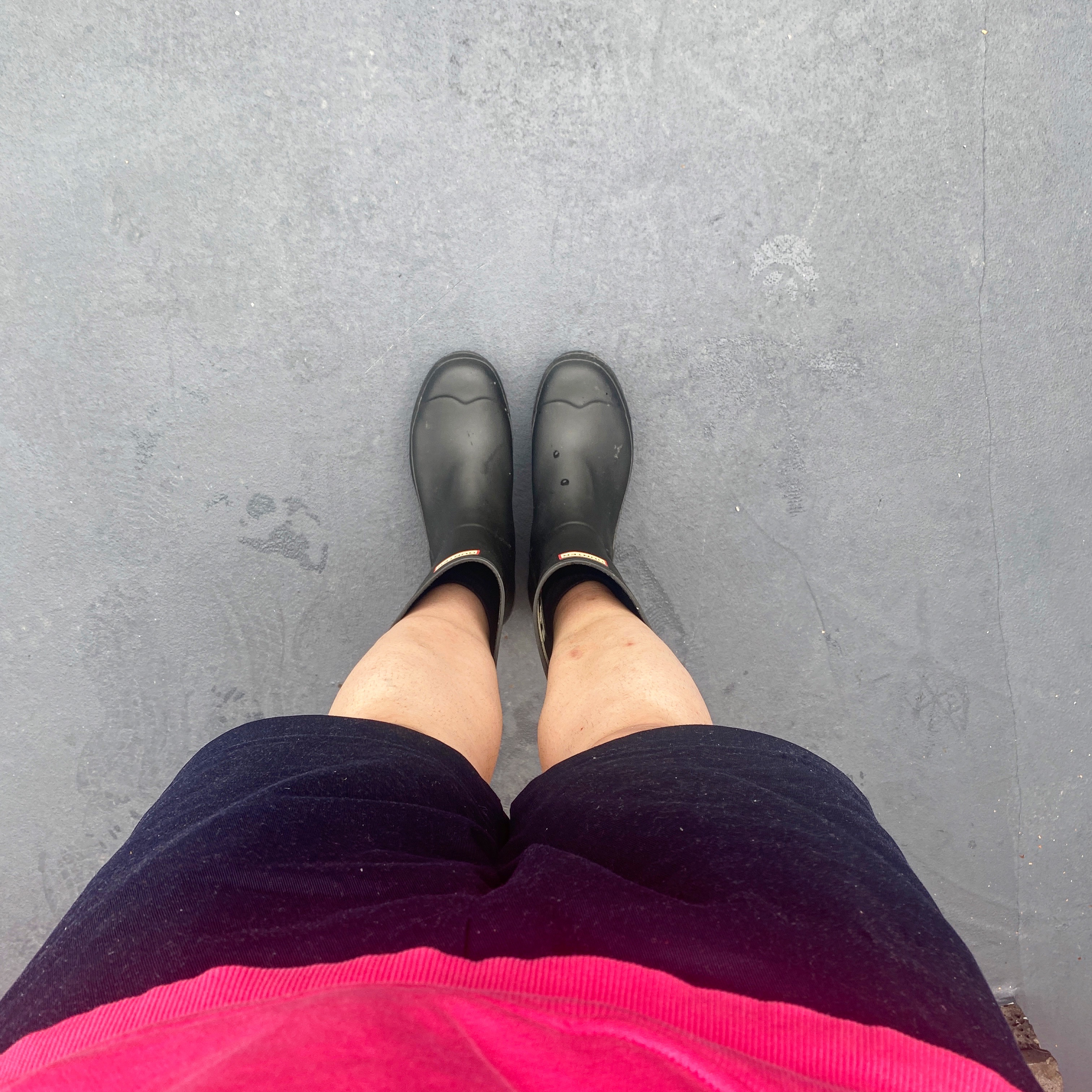 (W) Hunter Play Tall Wellington Rain Boots Black 착용 스타일