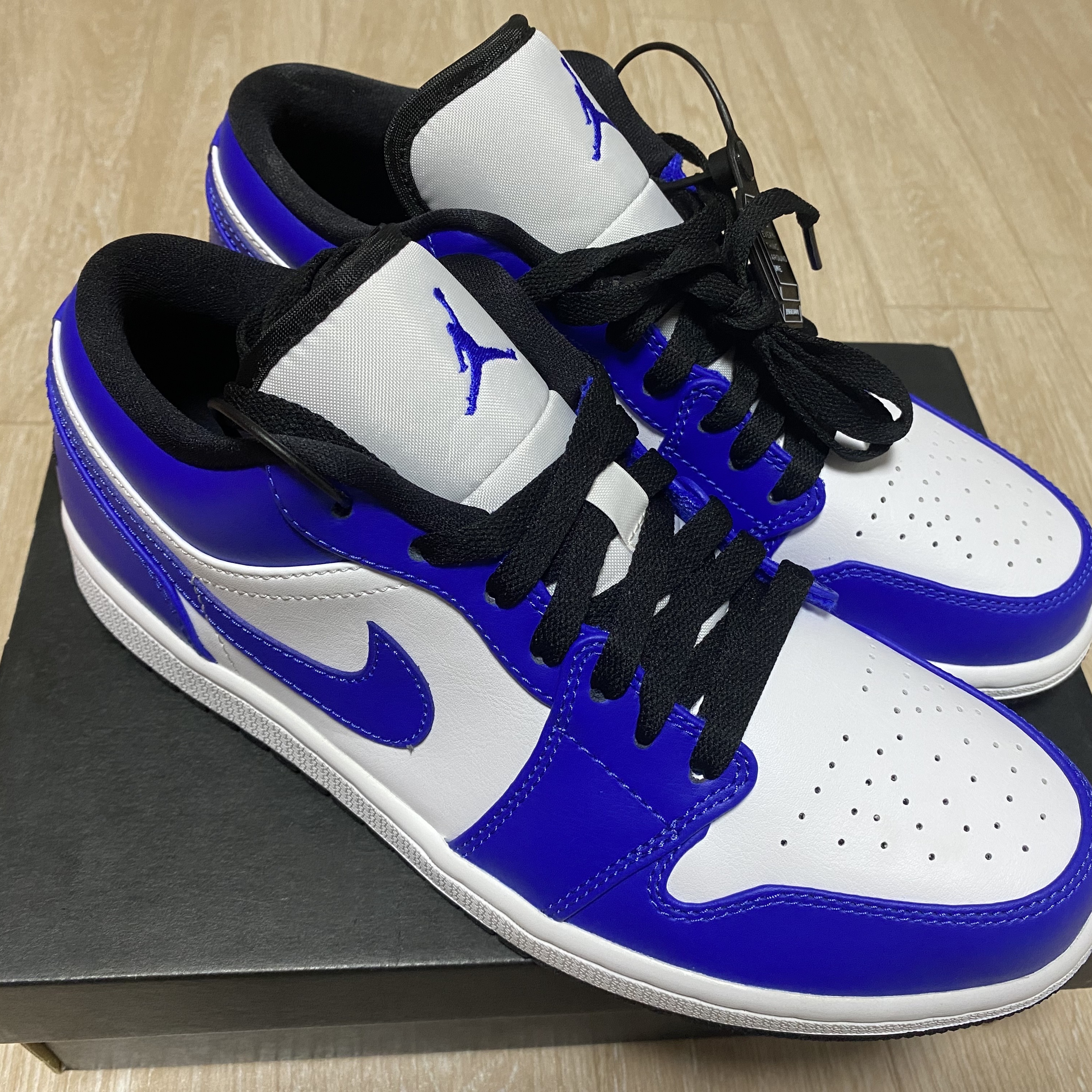 Jordan 1 Low Hyper Royal 착용 스타일
