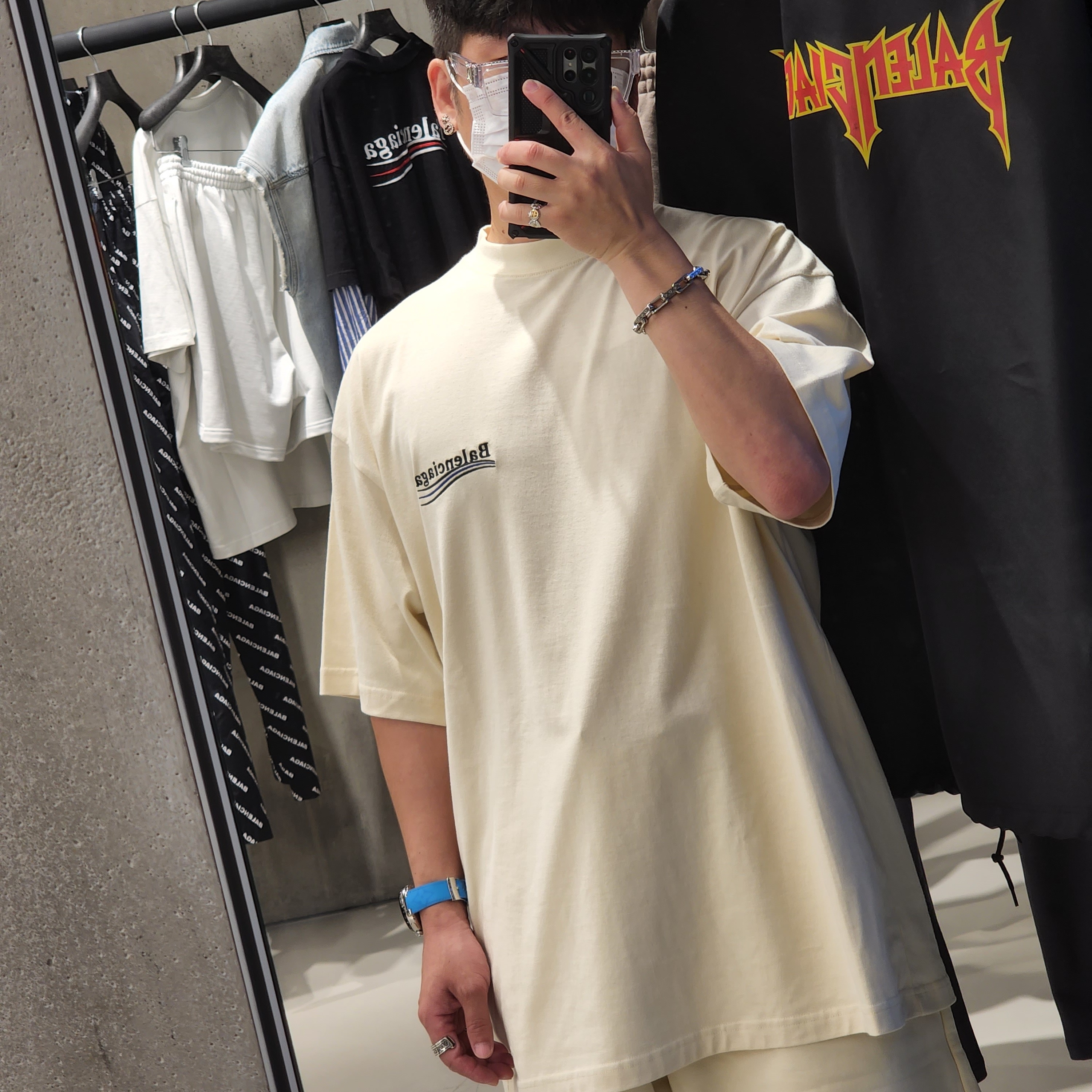 Balenciaga Defender Sneakers Beige 착용 스타일 - 1
