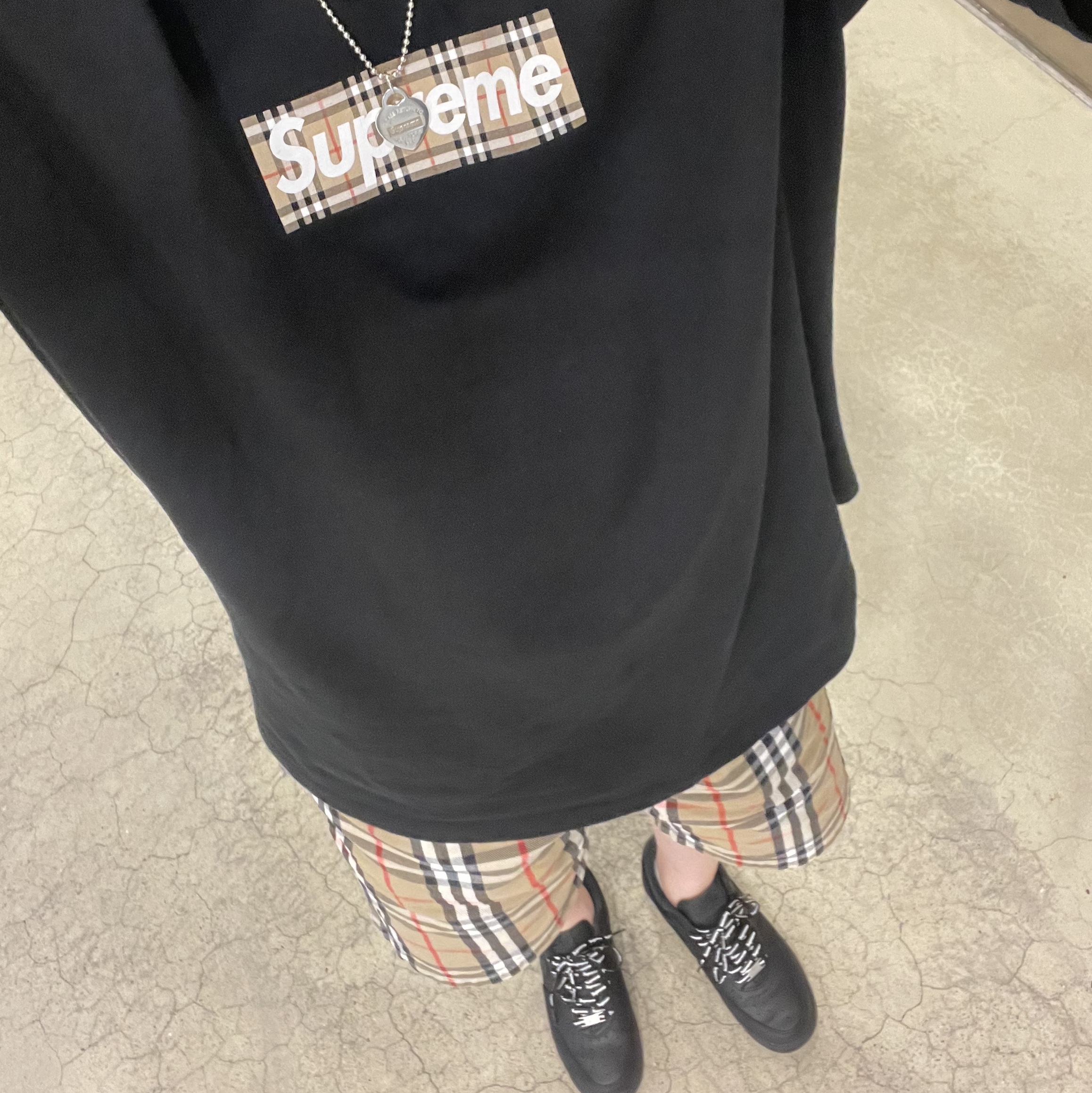 Supreme x Tiffany & Co. Return to Tiffany Heart Tag Pendant - 21FW, Nike x Supreme Air Force 1 Low Black 착용 스타일