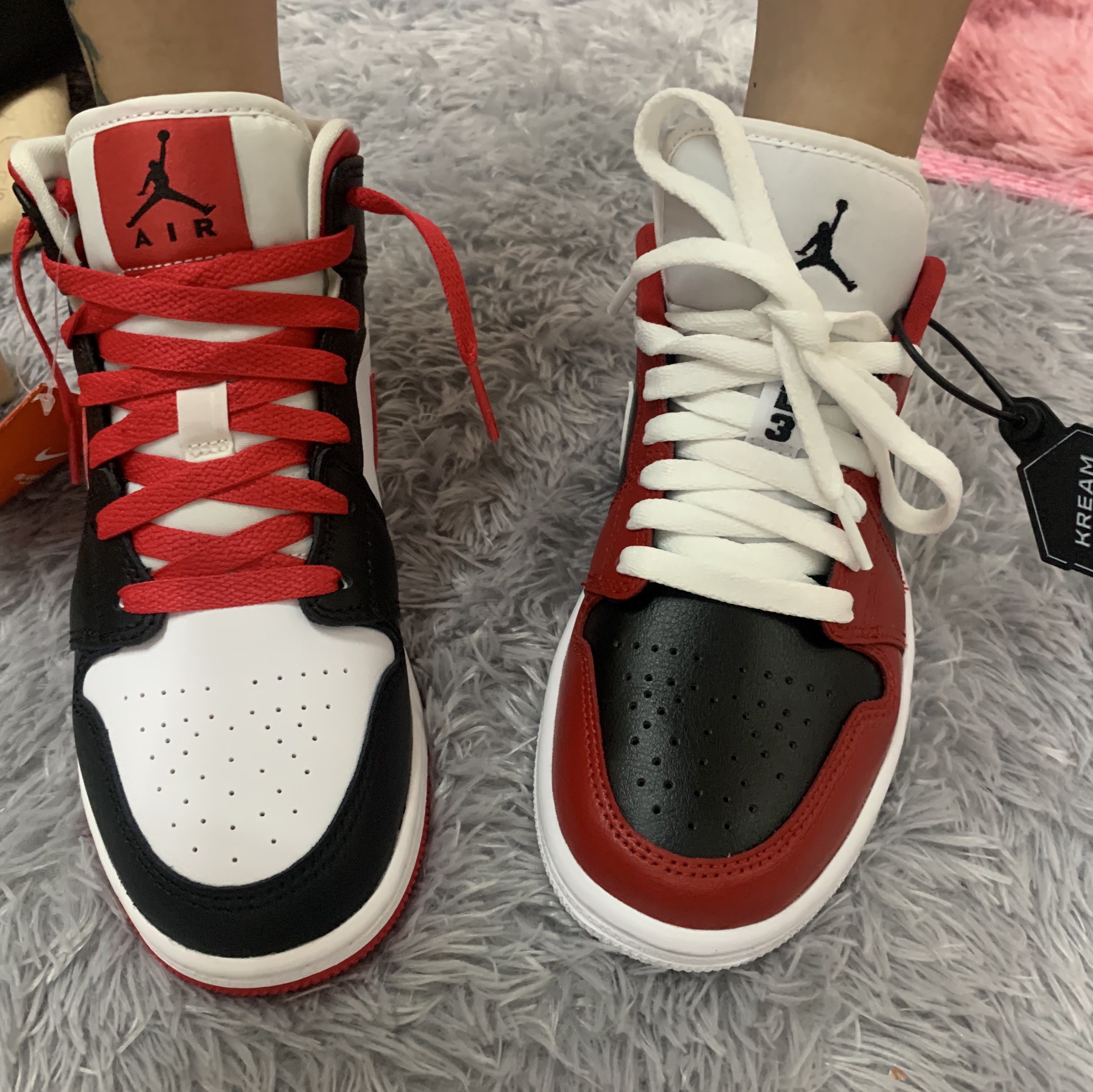 (GS) Jordan 1 Mid Very Berry , (W) Jordan 1 Low Chicago Flip 착용 스타일 - 3