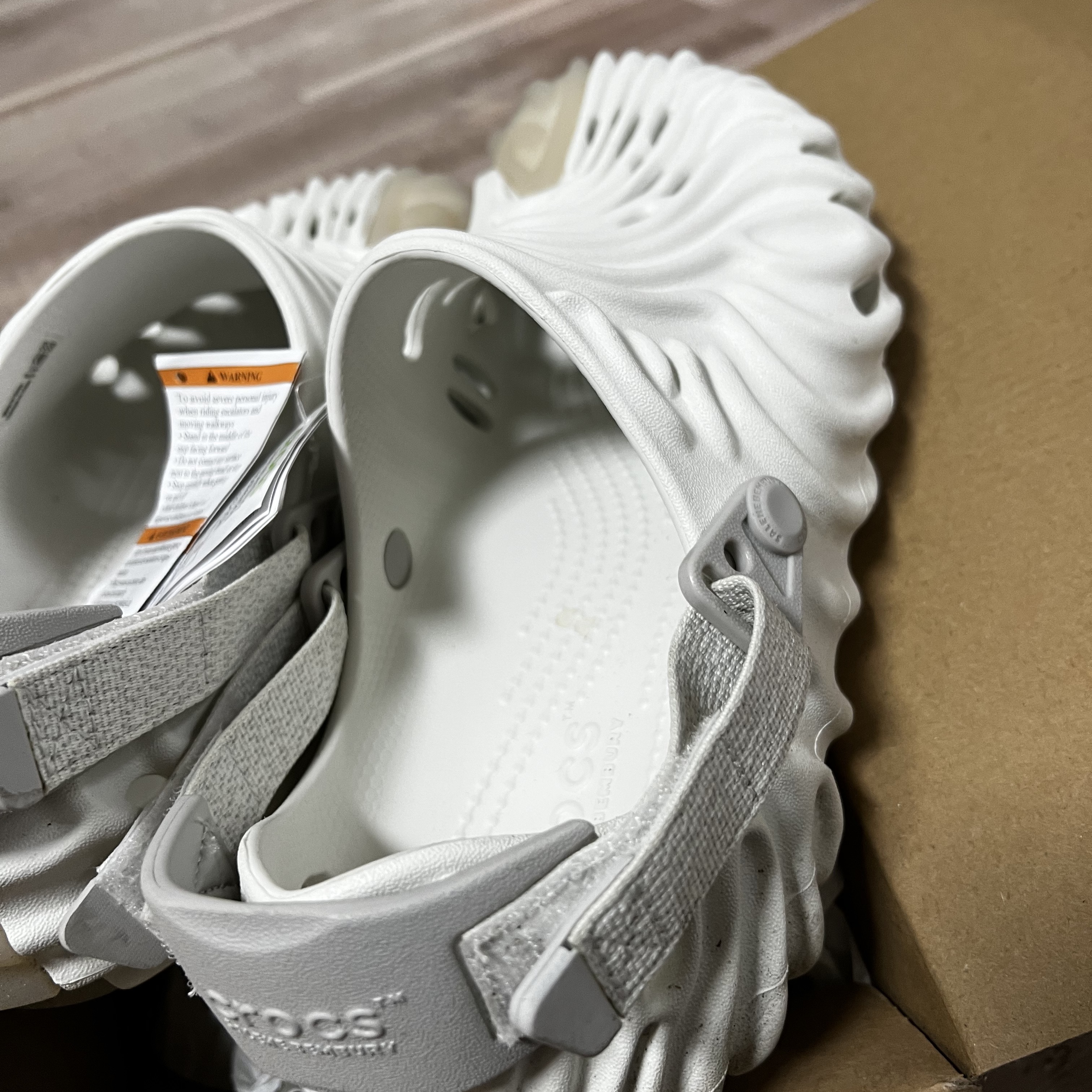 Crocs x Salehe Bembury Pollex Clog Stratus 착용 스타일 - 1