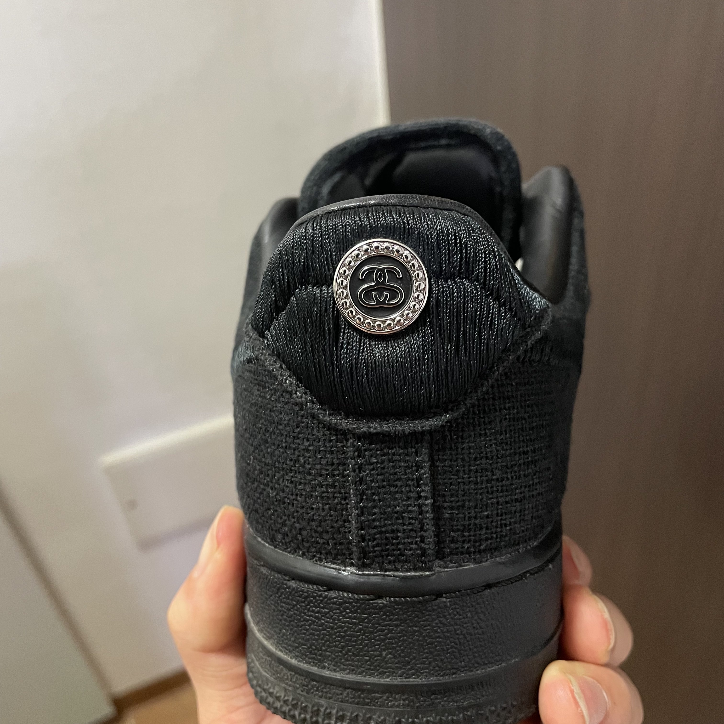 Nike x Stussy Air Force 1 Low Triple Black 착용 스타일 - 2