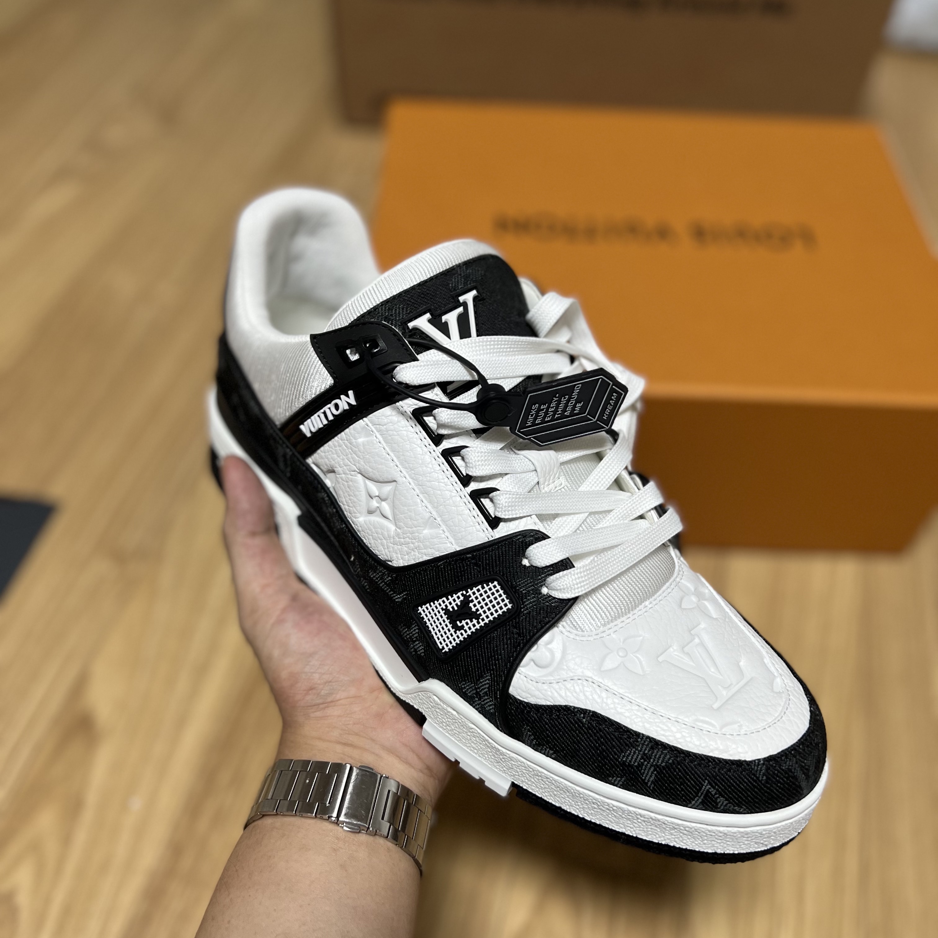 Louis Vuitton LV Trainer Sneakers Monogram Denim Black 착용 스타일