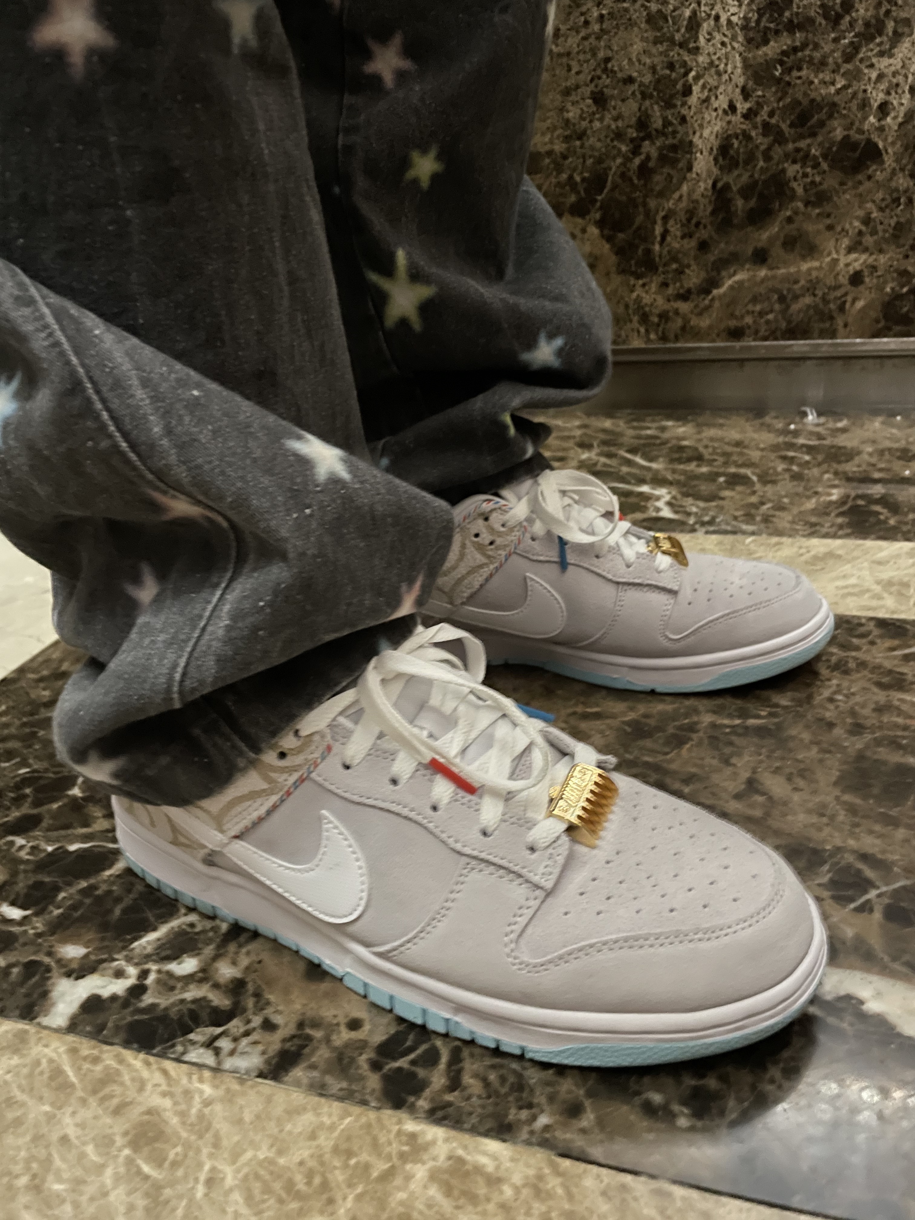 Nike Dunk Low Retro SE Barber Shop Grey 착용 스타일 - 3