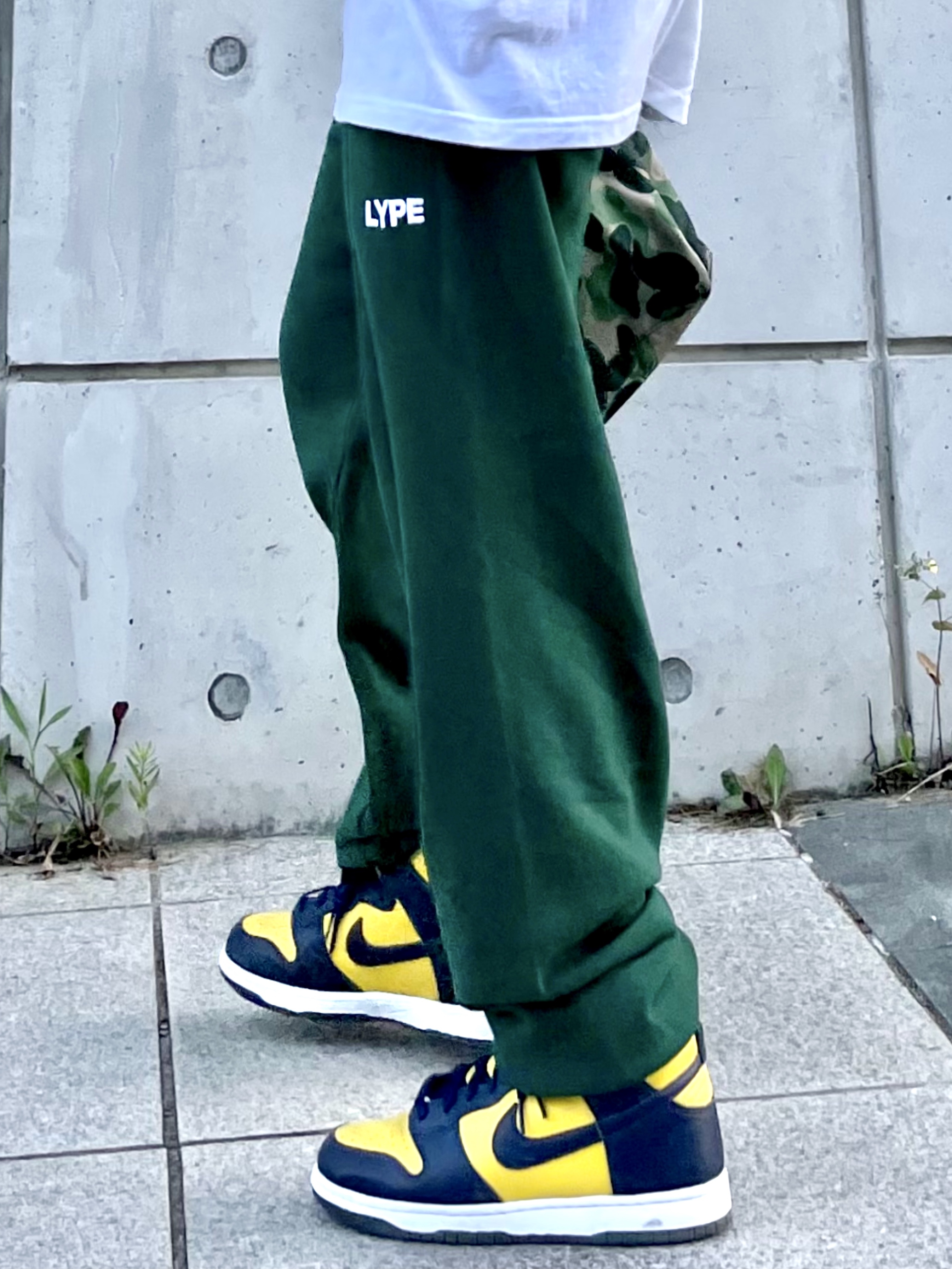 Stussy Stock Seoul T-Shirt White 2022, Nike Dunk High SP Maize & Blue 착용 스타일 - 4