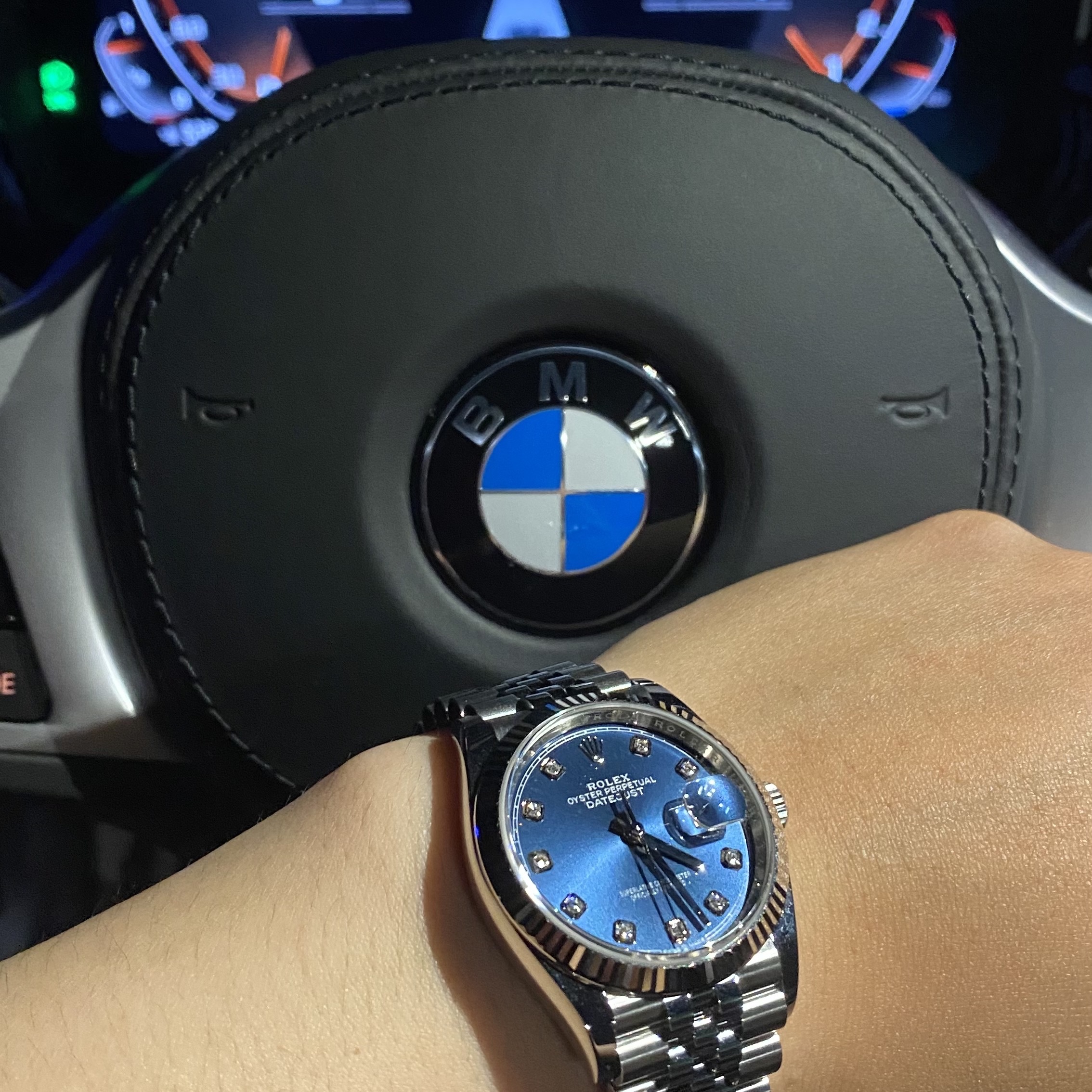 Rolex Datejust 36mm 126234 Bright Blue Diamond-Set Jubilee 착용 스타일