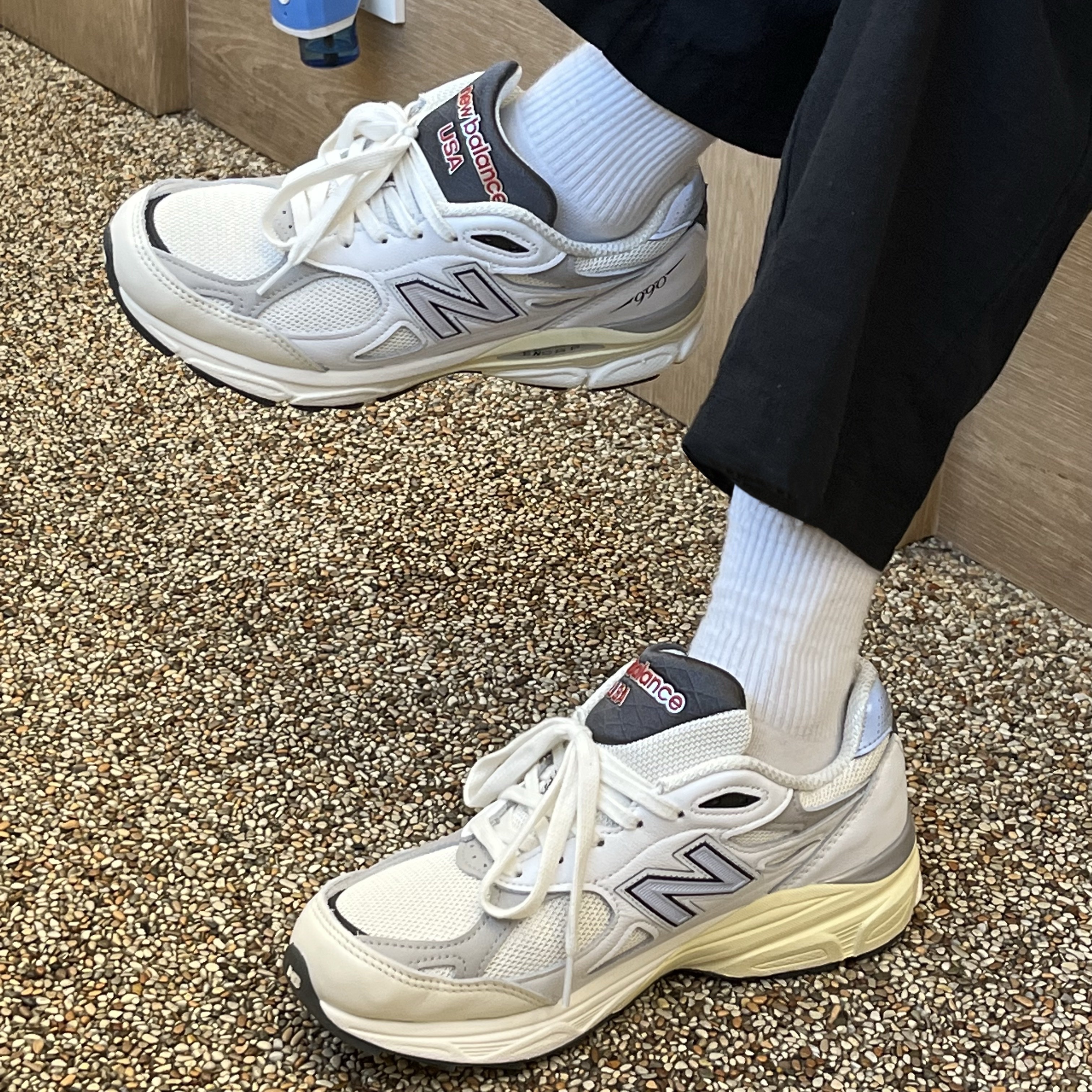 New Balance 990v3 Made in USA Sea Salt 착용 스타일 - 3