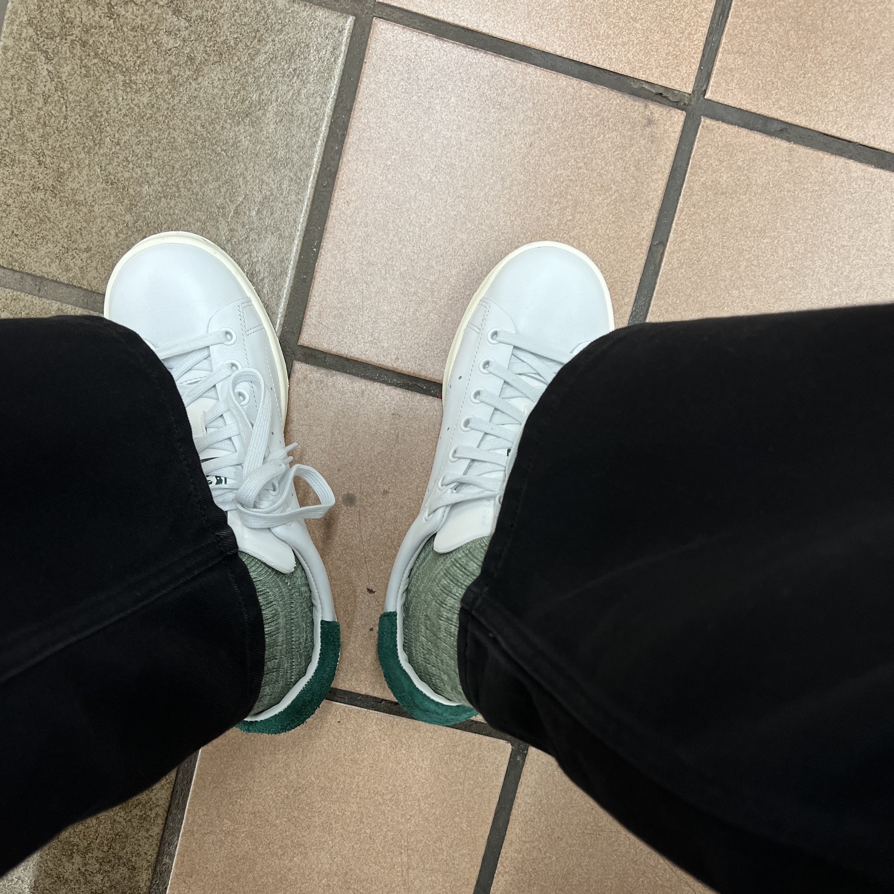 Adidas Stan Smith H White Green 착용 스타일