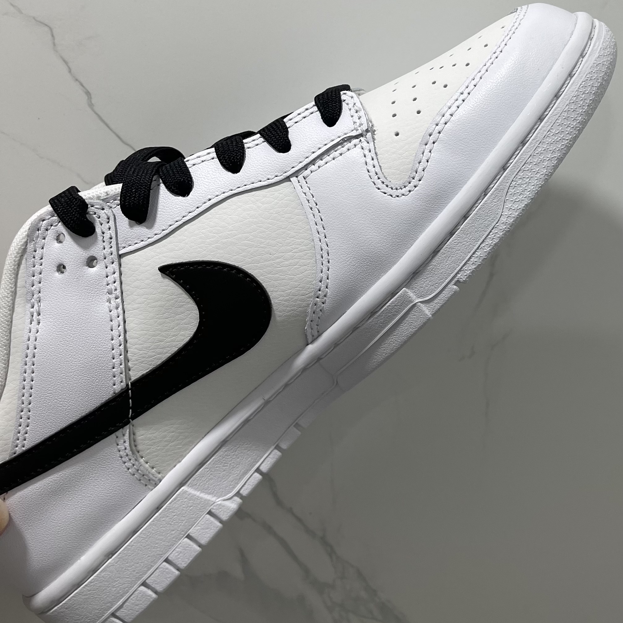 Nike Dunk Low Retro Summit White 착용 스타일