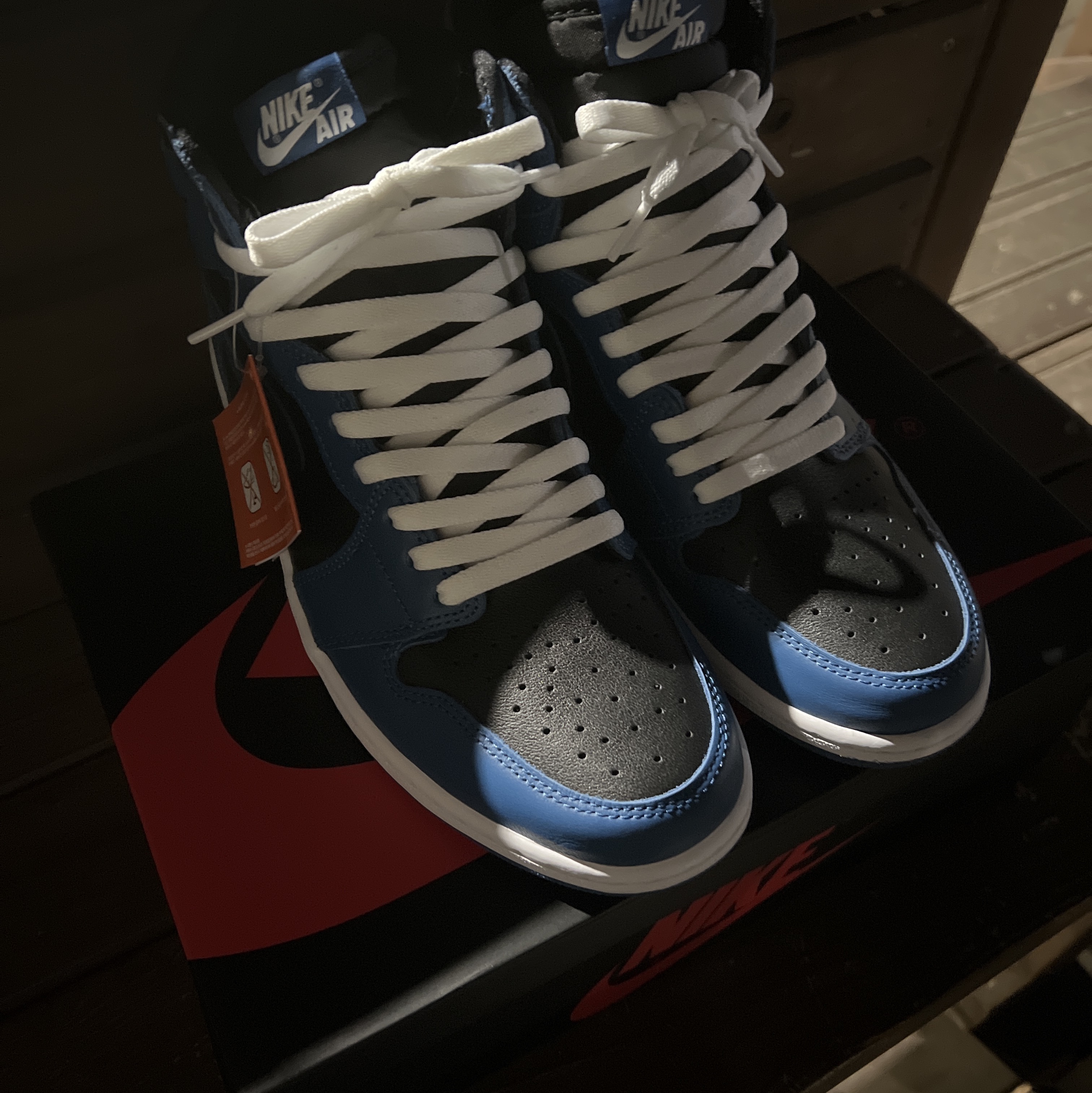 Jordan 1 Retro High OG Dark Marina Blue 착용 스타일 - 2