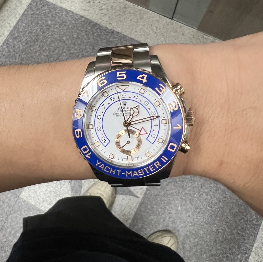 Rolex Yacht-Master II 44mm 116681 White Oyster 착용 스타일